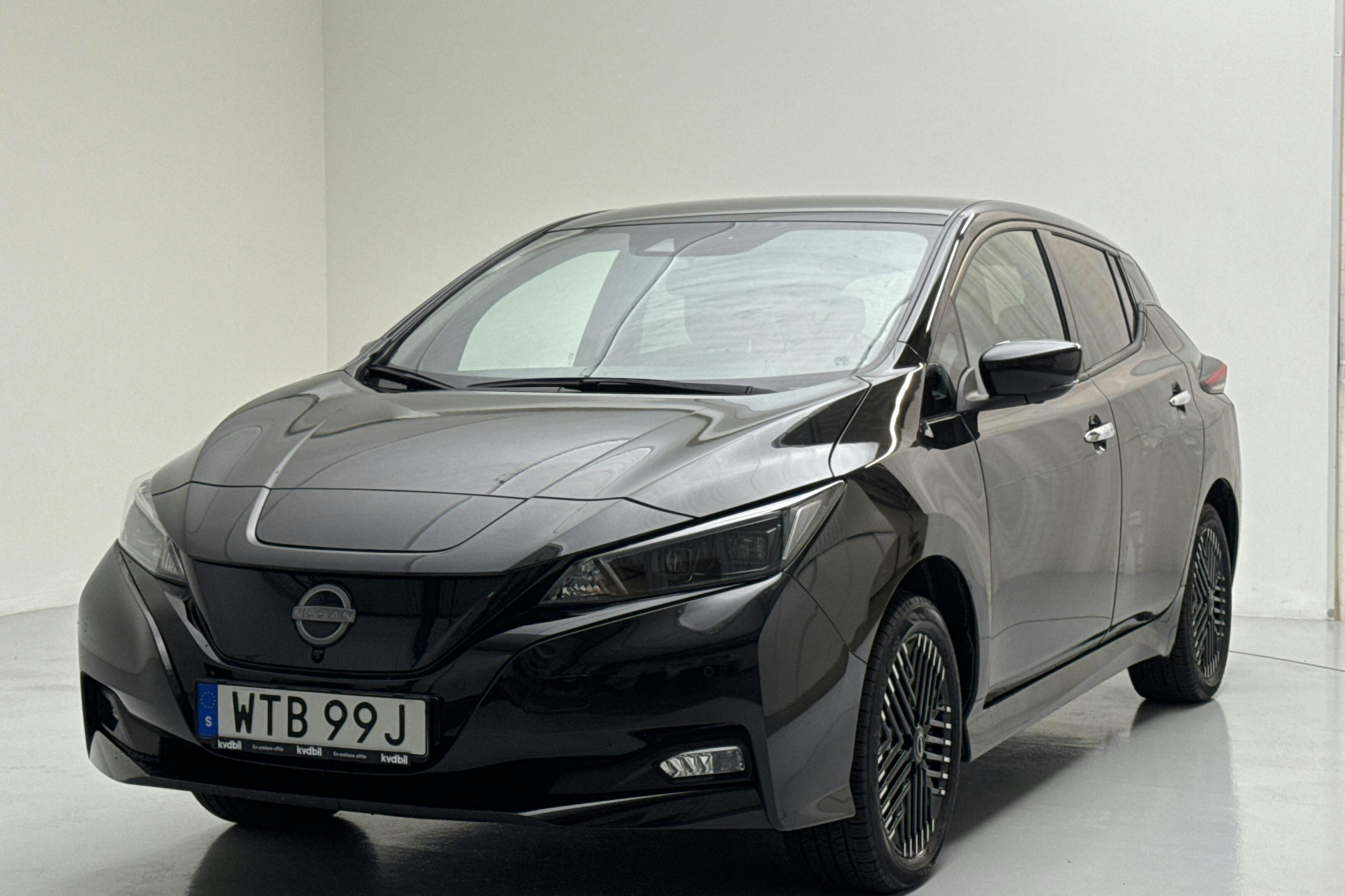Nissan LEAF 5dr 59 kWh (214hk) - 2 463 mil - Automat - svart - 2022