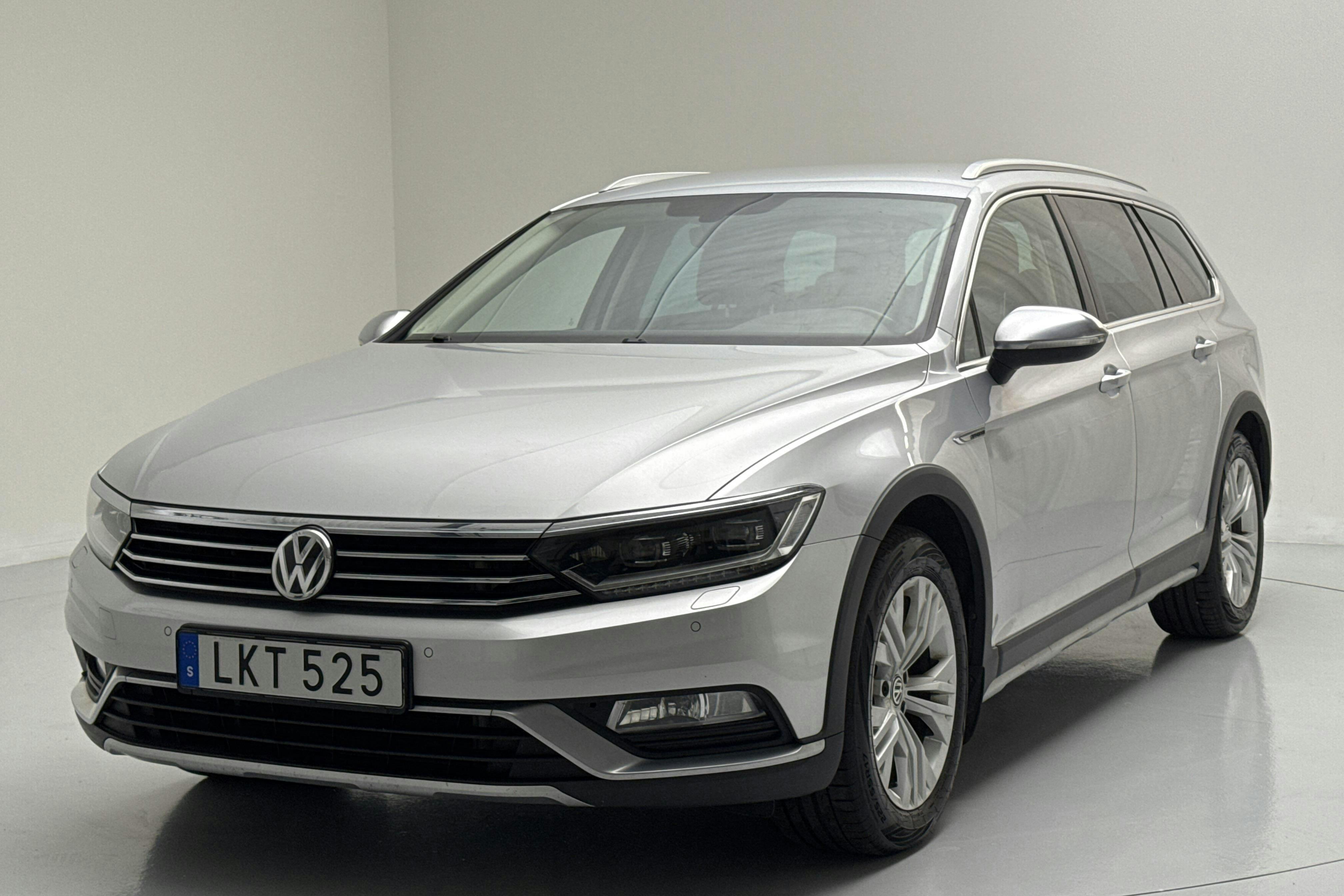 VW Passat Alltrack 2.0 TDI 4MOTION (190hk) - 208 460 km - Automaattinen - hopea - 2017