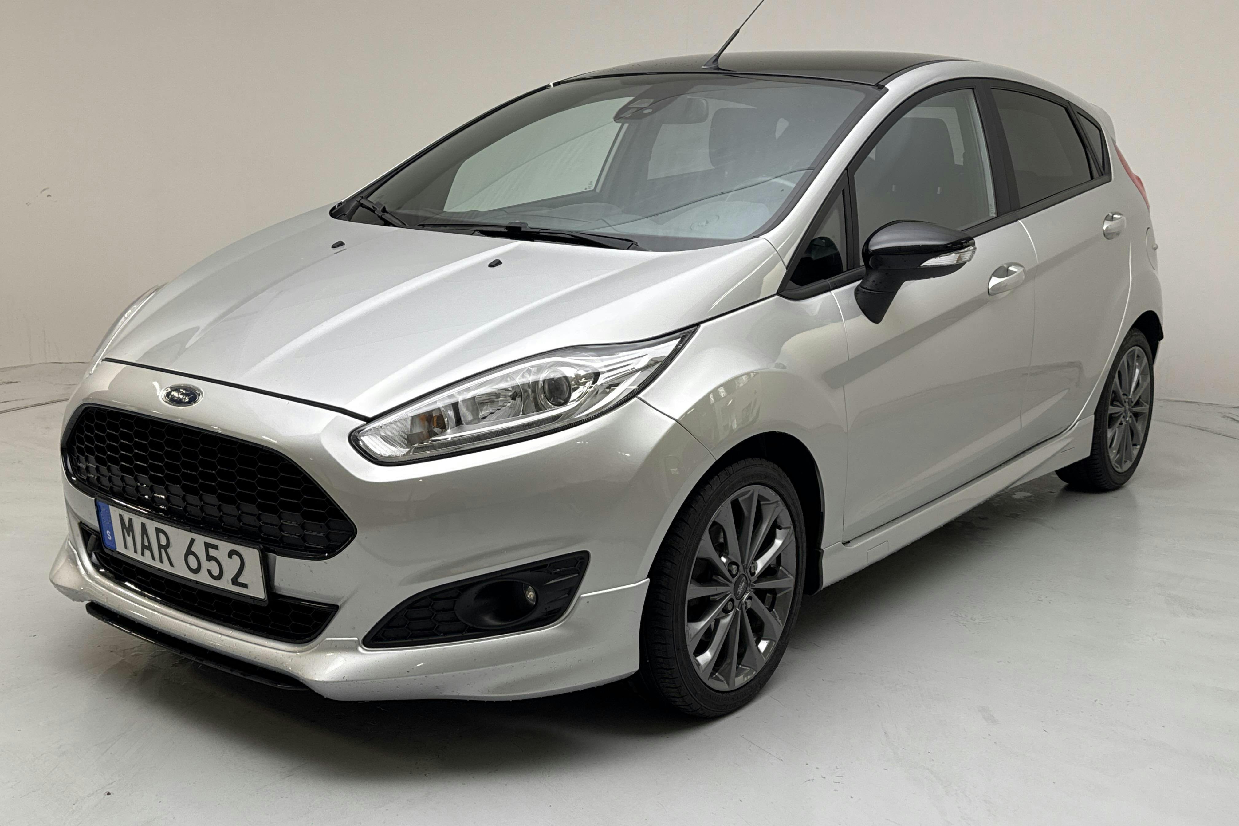 Ford Fiesta 1.0T EcoBoost 5dr (100hk) - 74 250 km - Manualna - szary - 2017