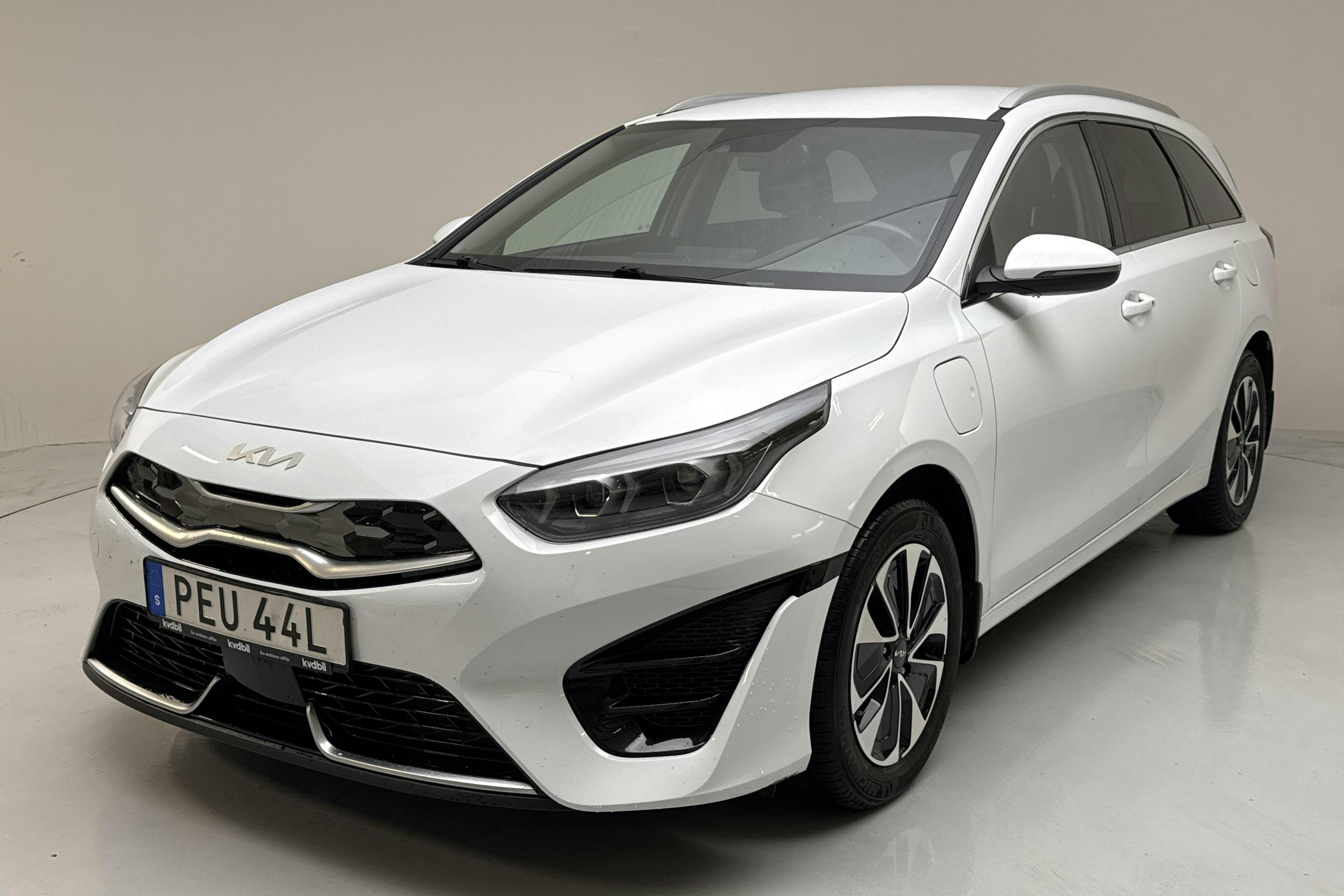 KIA Ceed 1.6 Plug-in Hybrid SW (141hk) - 60 720 km - Automatic - white - 2022