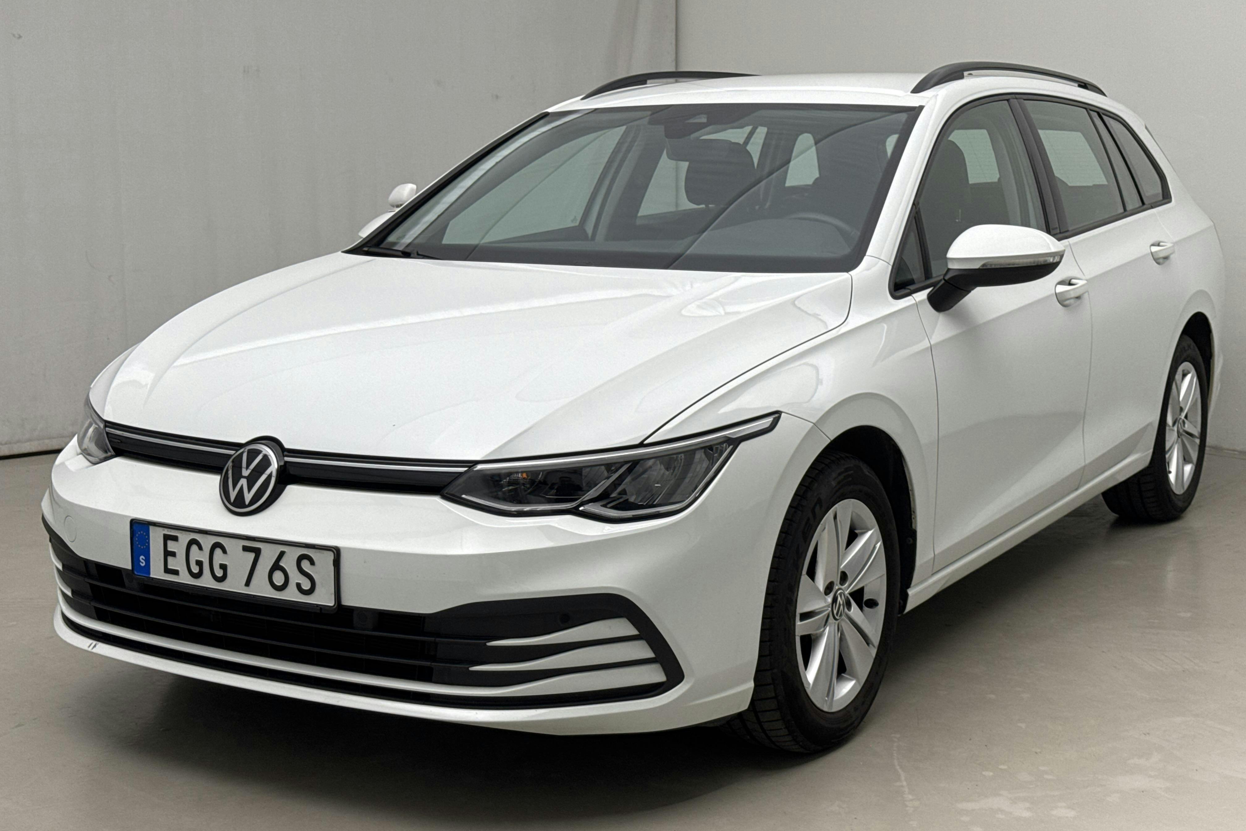 VW Golf VIII 1.5 TSI Sportscombi (150hk) - 35 140 km - Käsitsi - valge - 2022