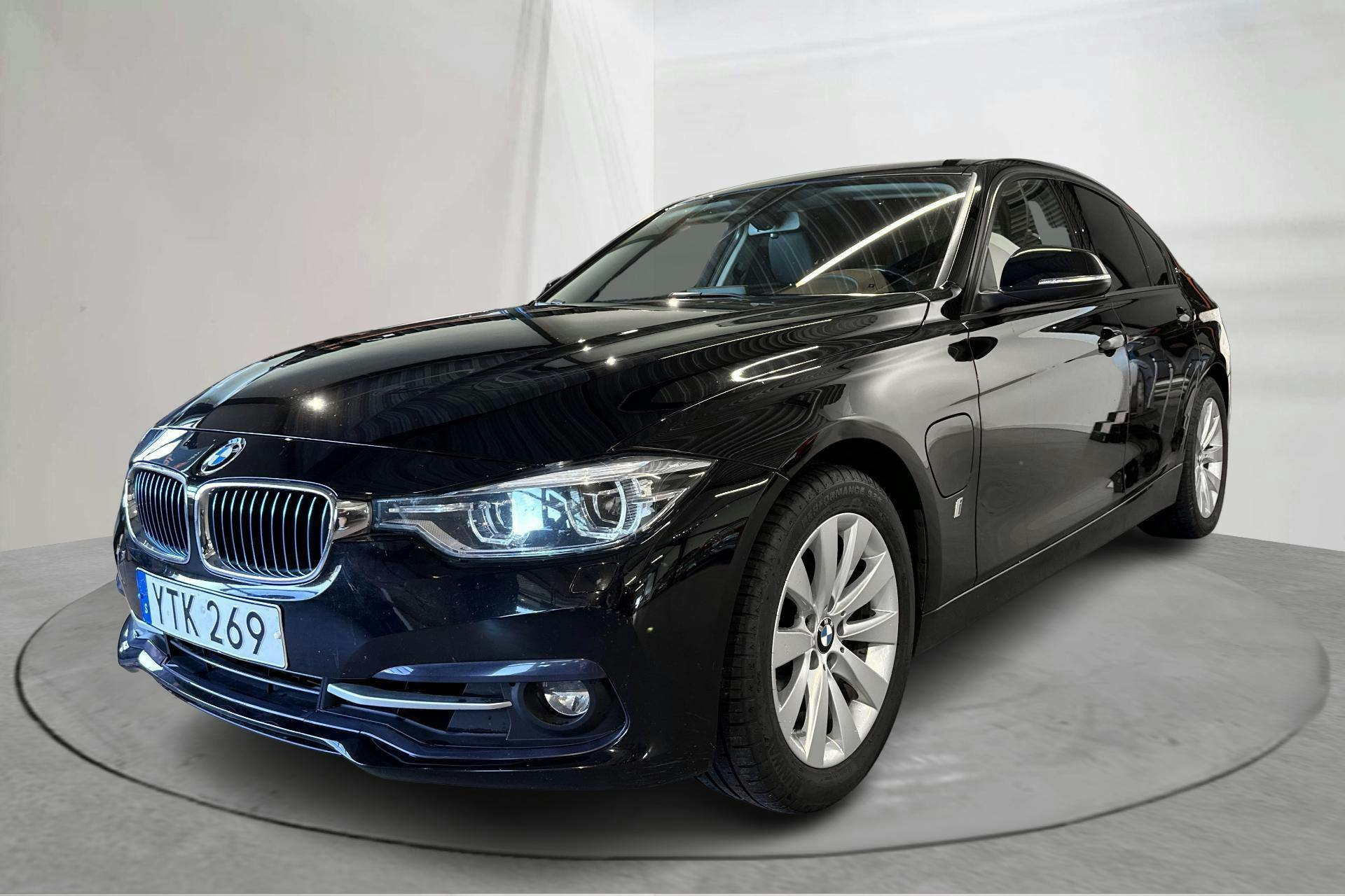 BMW 330e Sedan, F30 (252hk) - 8 632 mil - Automat - svart - 2018