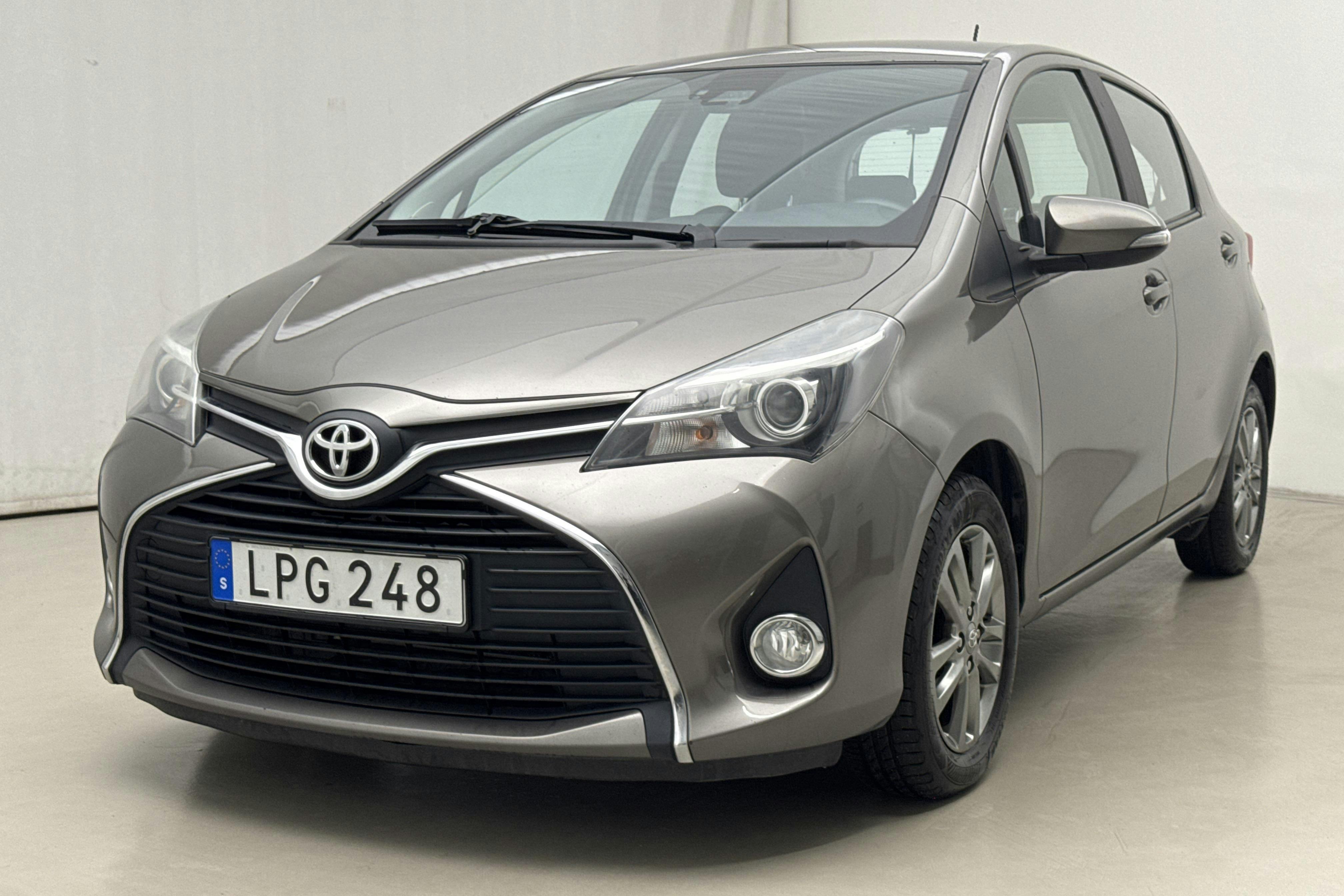 Toyota Yaris 1.33 5dr (100hk) - 176 760 km - Käsitsi - Dark Grey - 2016