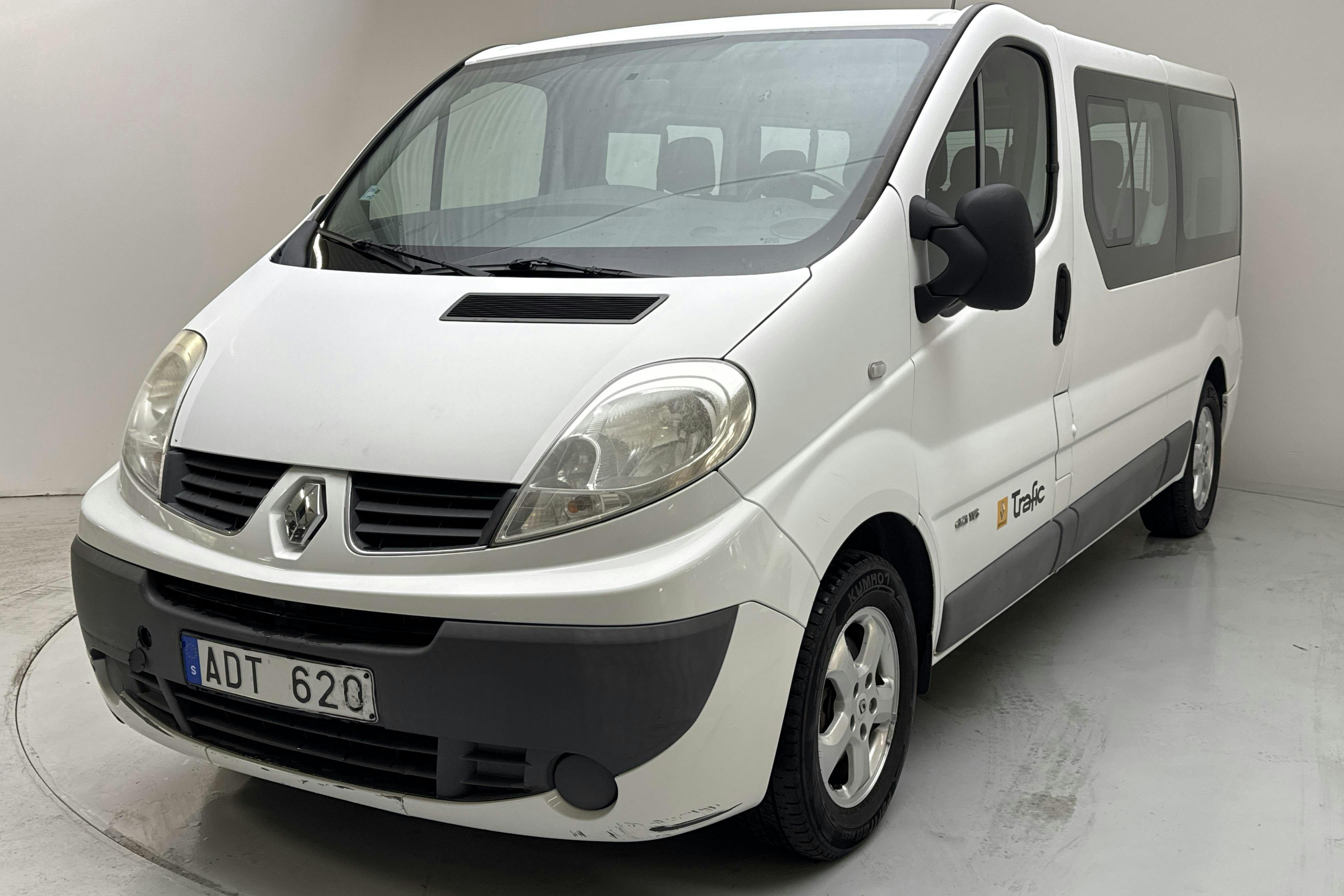 Renault Trafic 2.0 dCi Buss (115hk) - 197 450 km - Käsitsi - valge - 2013