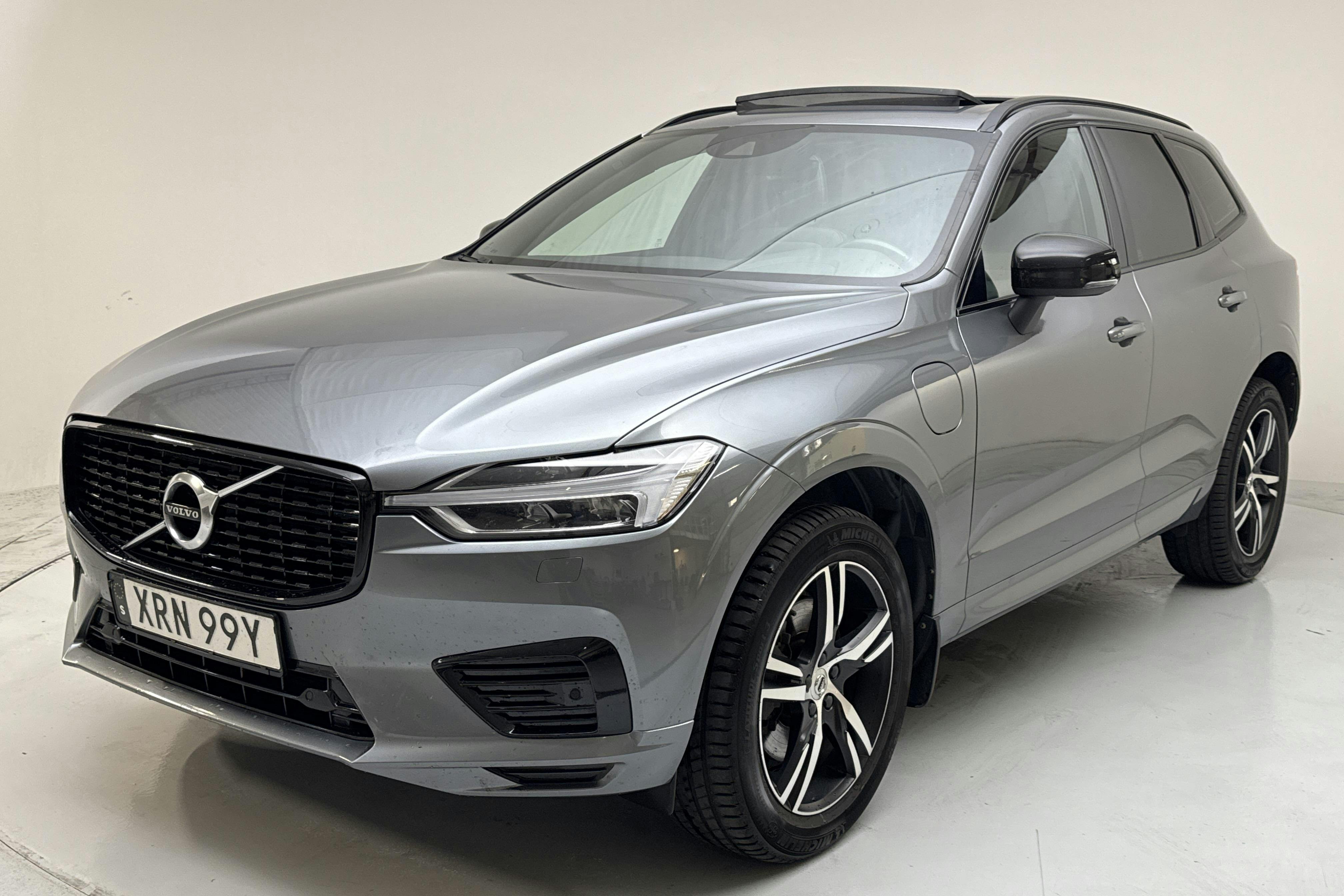 Volvo XC60 T6 AWD Recharge (340hk) - 15 011 mil - Automat - grå - 2021