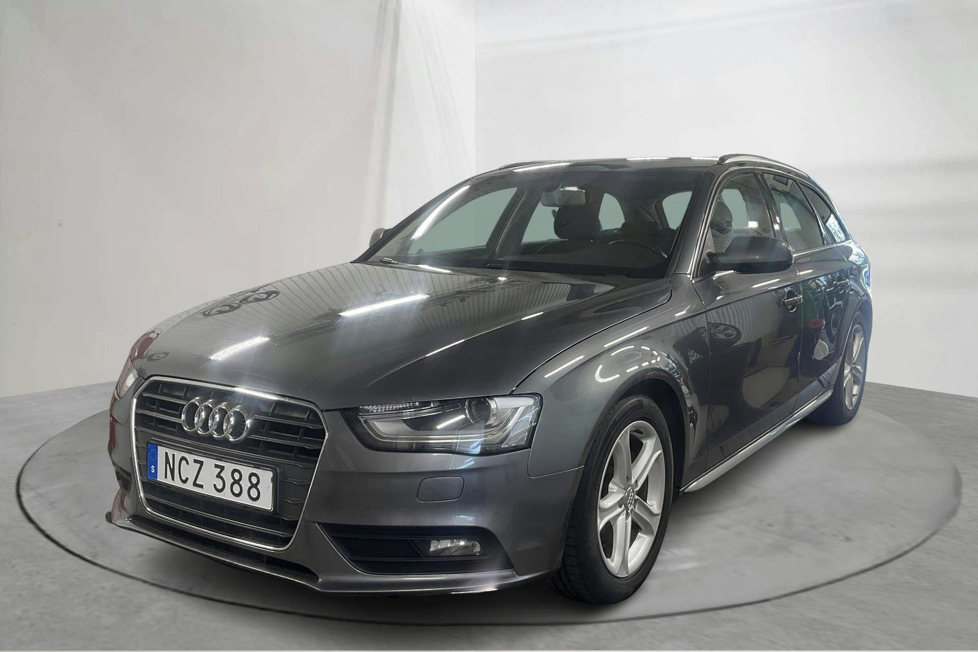 Audi A4 2.0 TDI Avant (163hk) - 22 963 mil - Manuell - grå - 2013