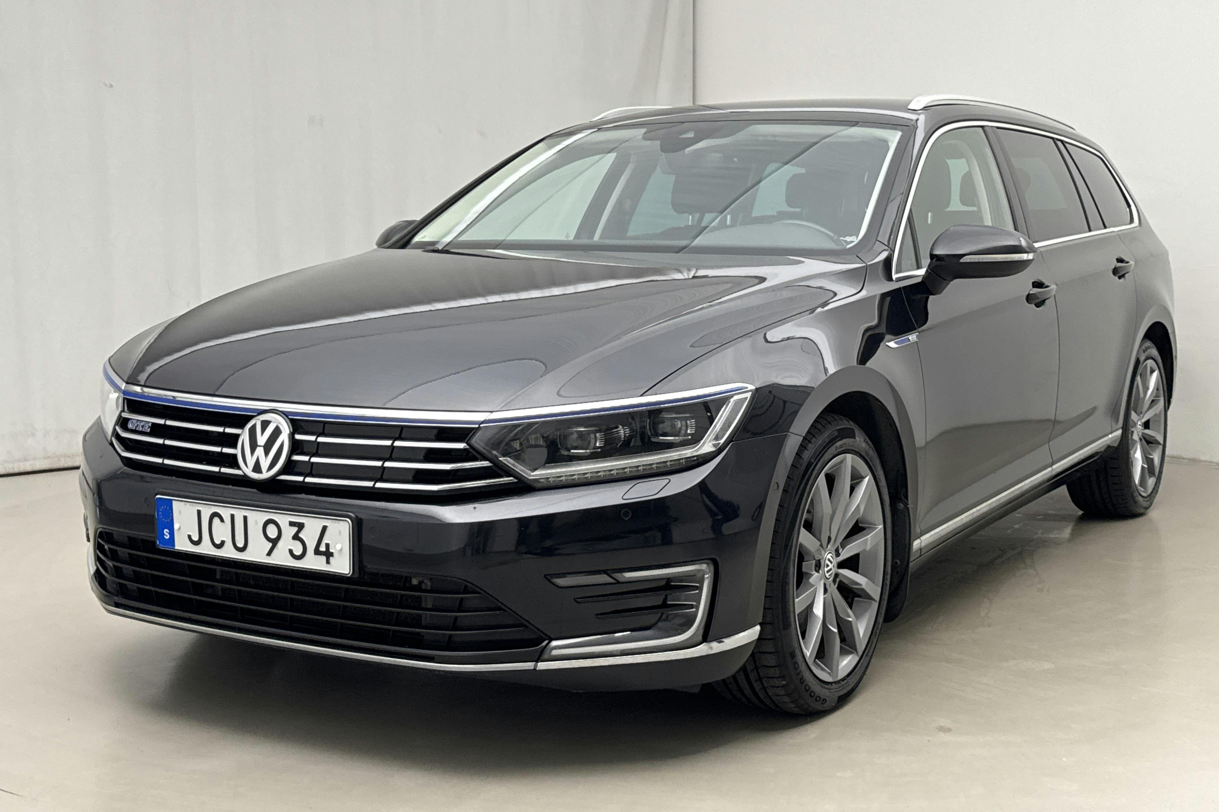 VW Passat 1.4 Plug-in-Hybrid Sportscombi (218hk) - 15 002 mil - Automat - svart - 2017