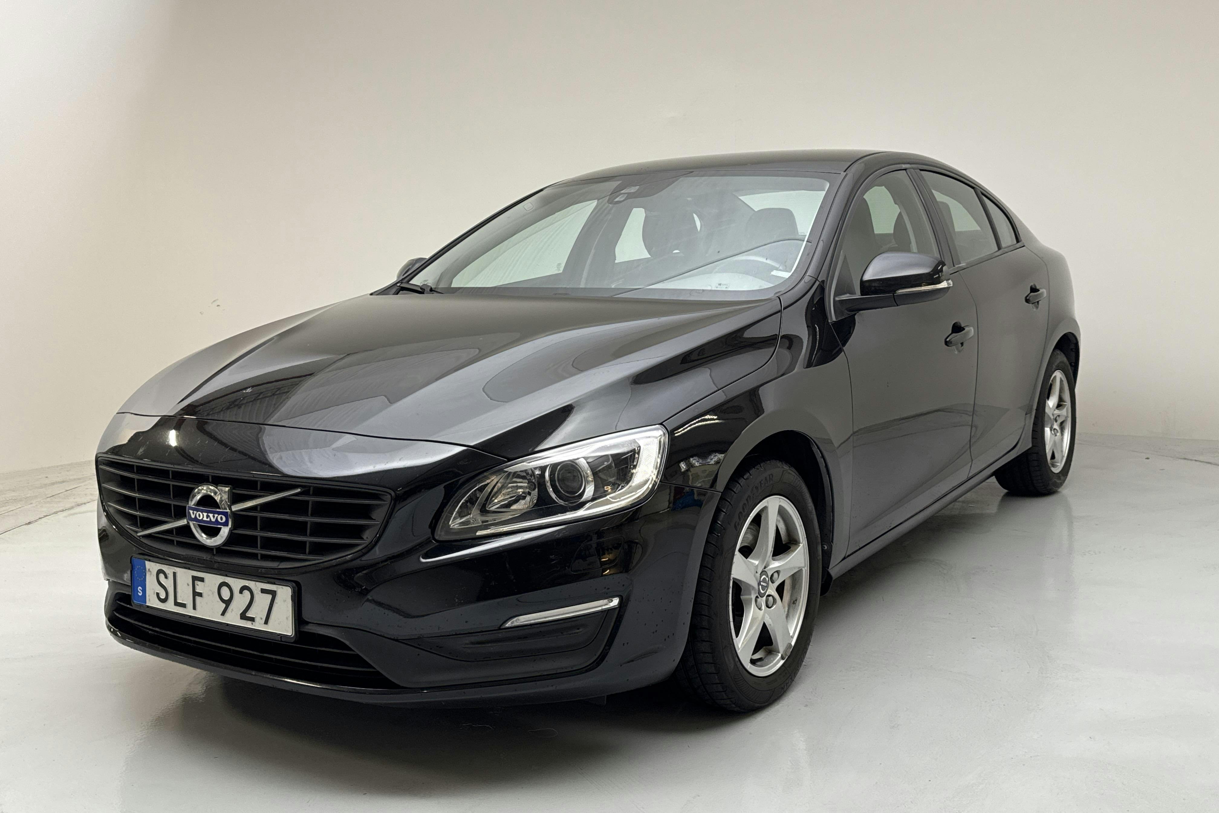 Volvo S60 T3 (152hk) - 85 940 km - Käsitsi - must - 2018
