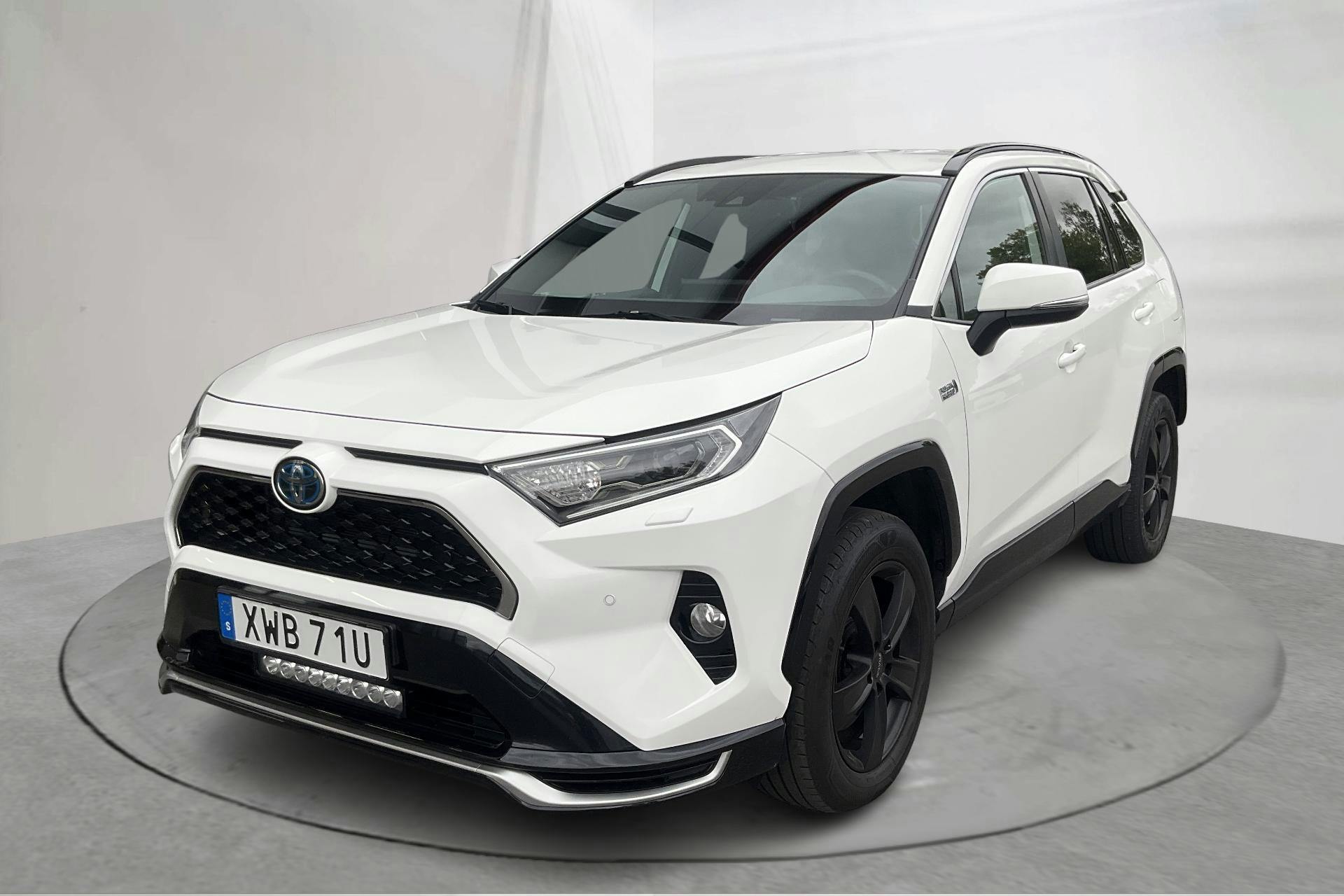 Toyota RAV4 2.5 Plug-in Hybrid AWDi (306hk) - 21 146 mil - Automat - vit - 2021