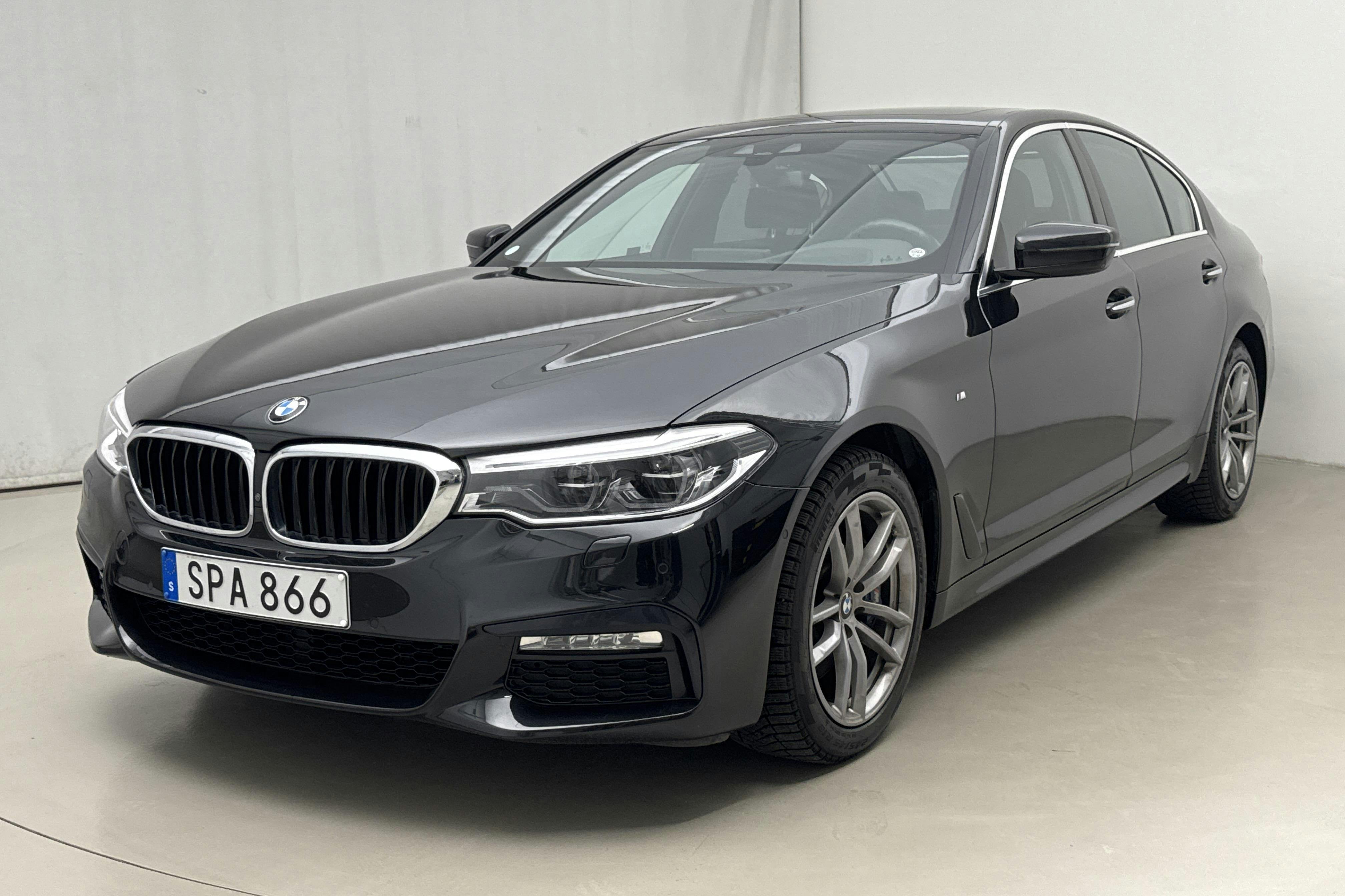 BMW 530i Sedan, G30 (252hk) - 129 380 km - Automaatne - must - 2018