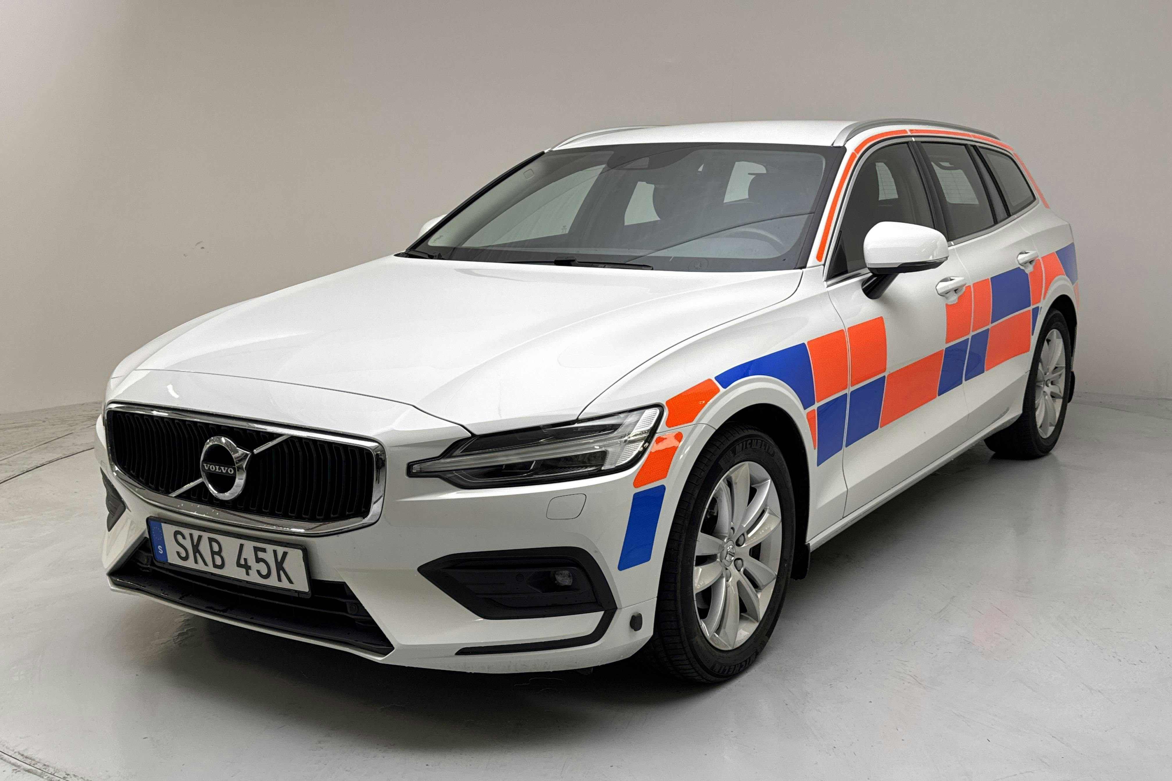 Volvo V60 B4 Mildhybrid, Diesel (197hk) - 85 330 km - Automaattinen - valkoinen - 2021