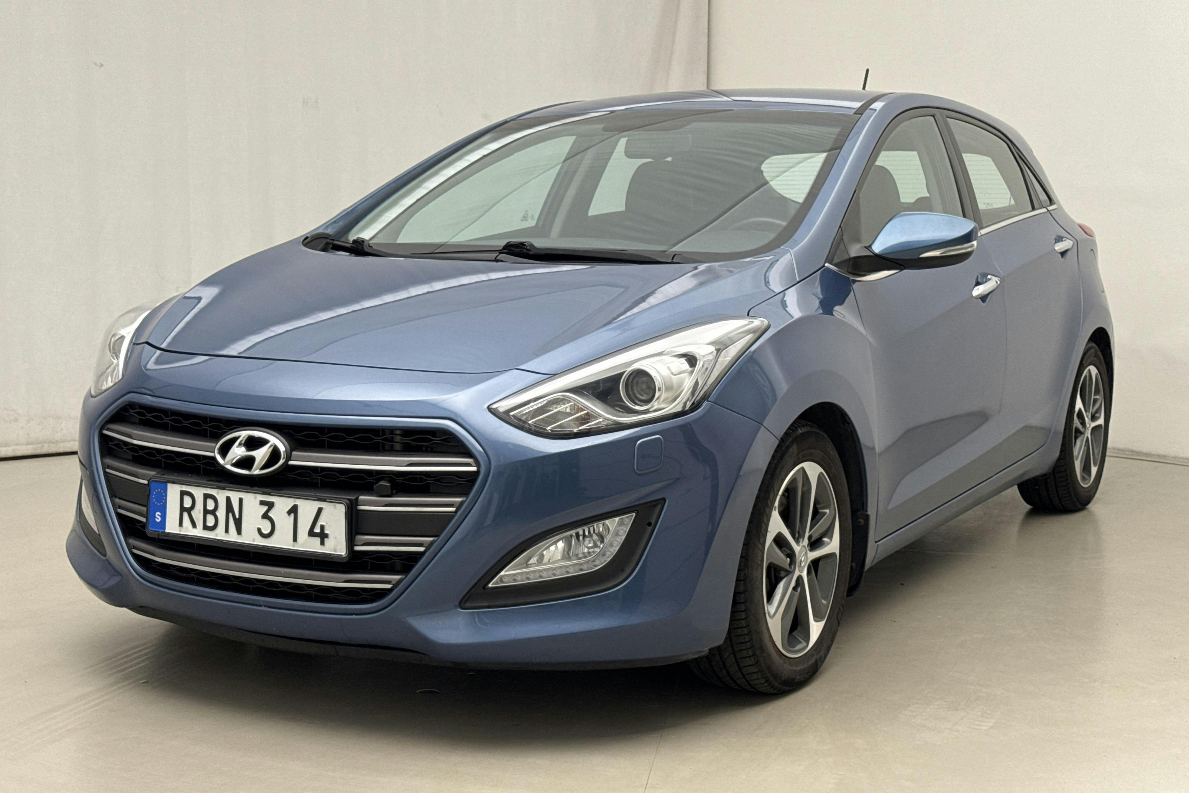 Hyundai i30 1.6 D 5dr (136hk) - 10 082 mil - Automat - blå - 2015