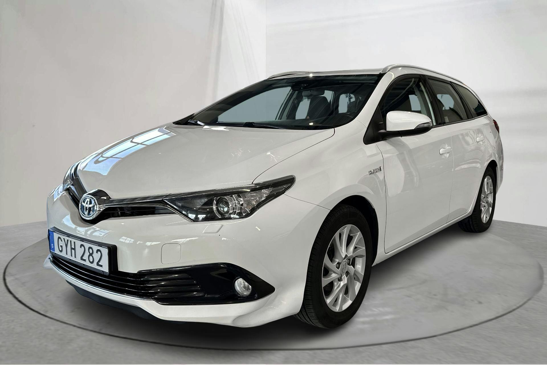 Toyota Auris 1.8 HSD Touring Sports (99hk) - 90 330 km - Automaatne - valge - 2018