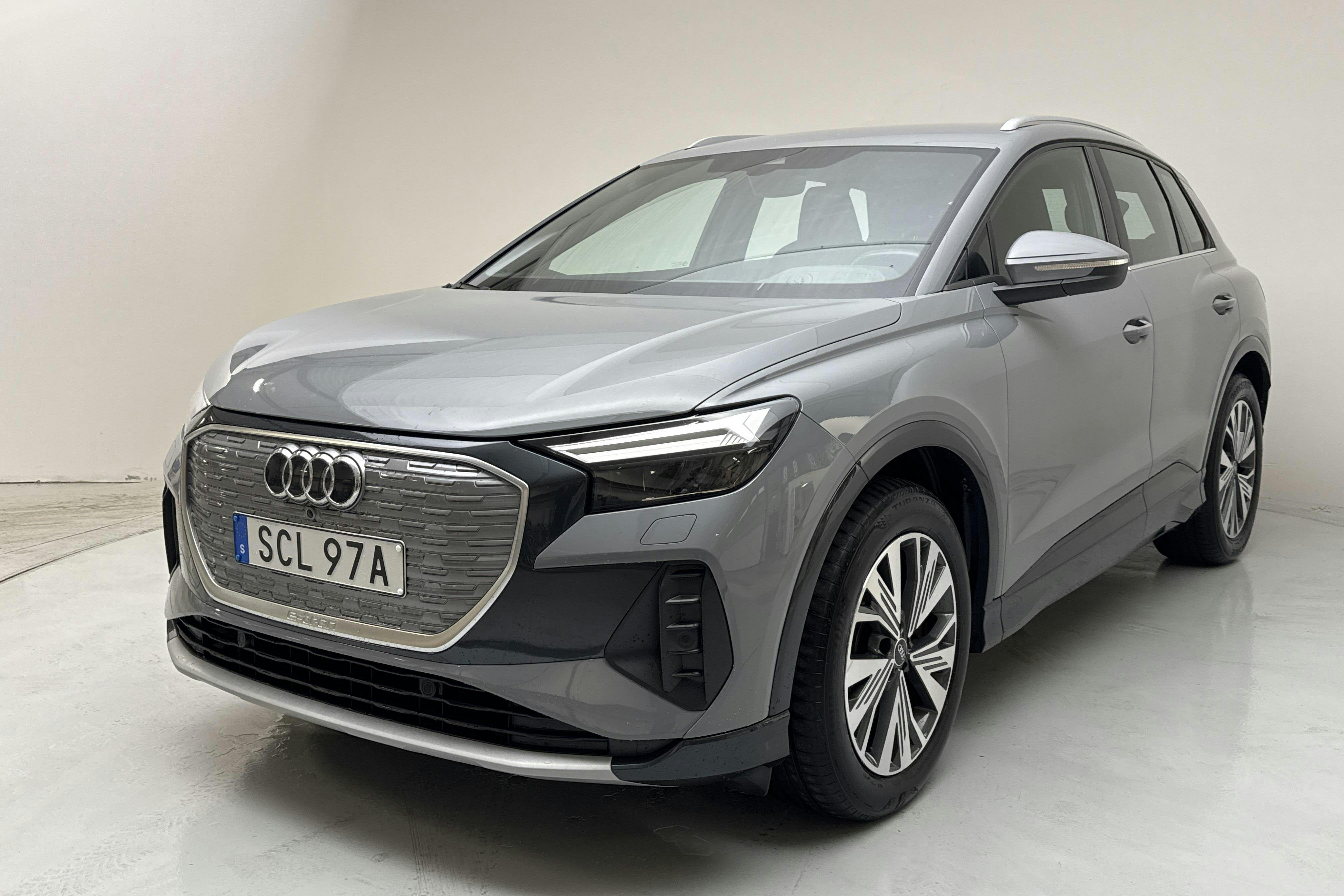 Audi Q4 40 e-tron 77 kWh (204hk) - 68 220 km - Automatyczna - szary - 2022