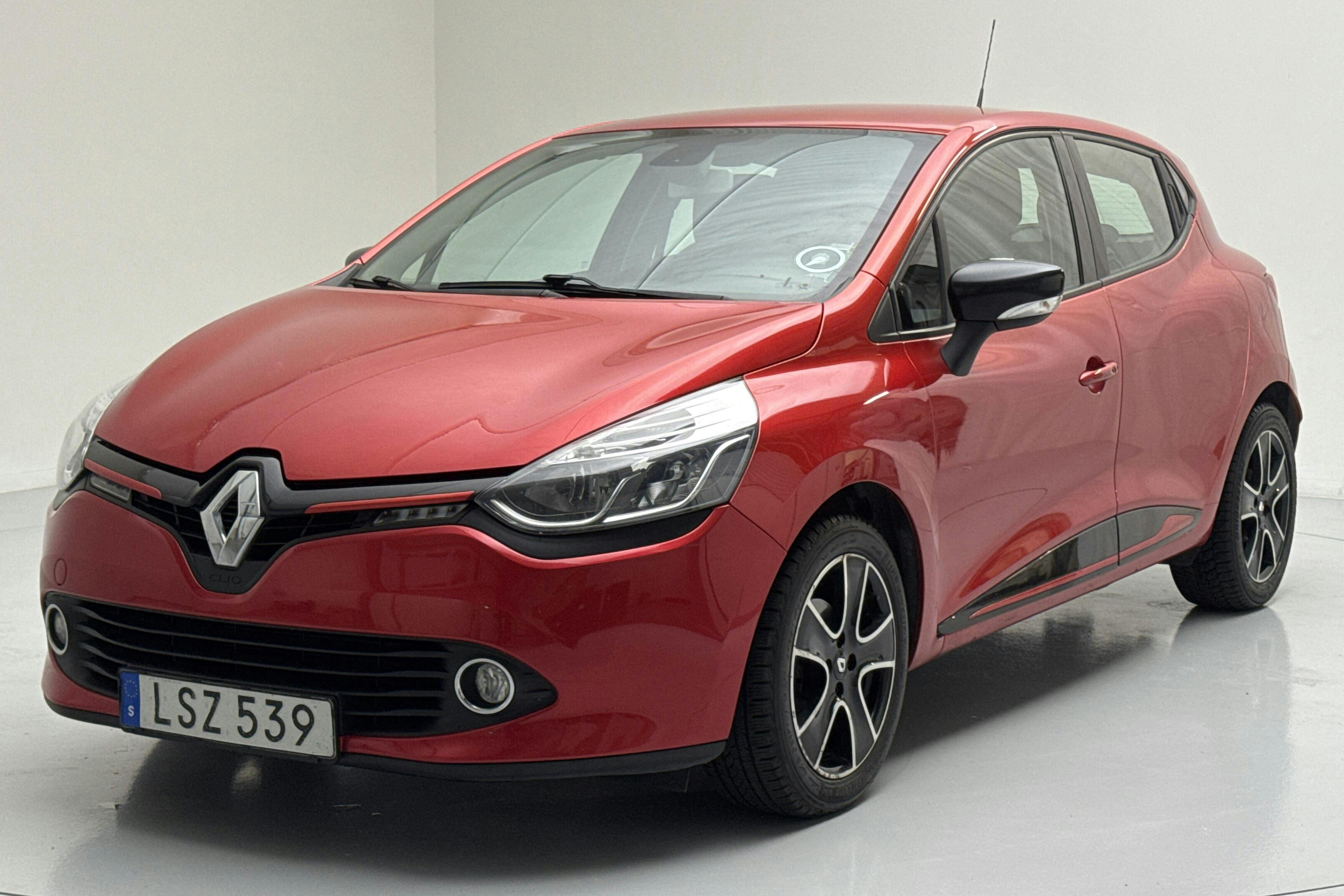 Renault Clio IV 0.9 TCe 90 5dr (90hk) - 217 850 km - Manualna - czerwony - 2015