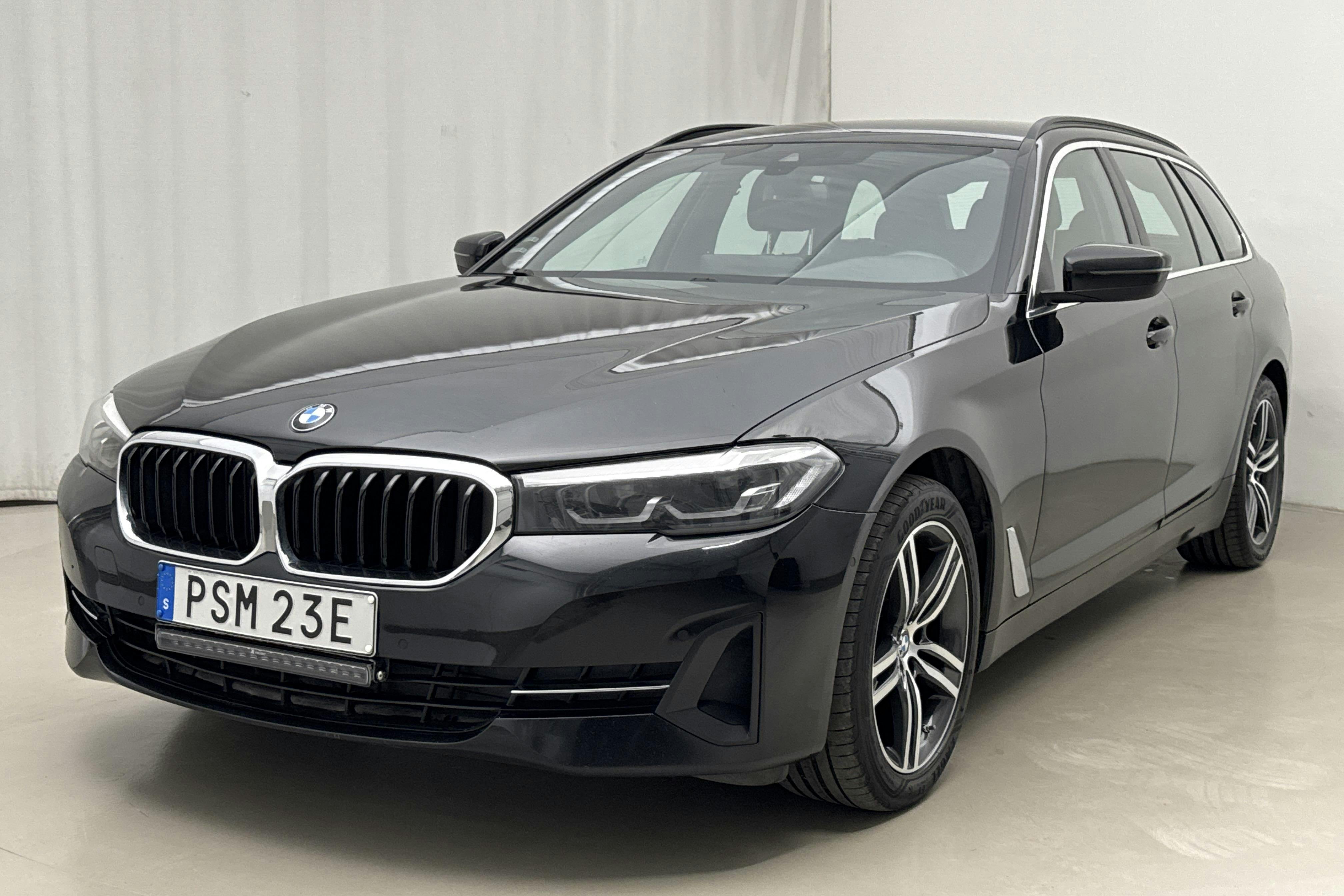 BMW 520d xDrive Touring, G31 LCI (190hk+11hk) - 13 587 mil - Automat - svart - 2021