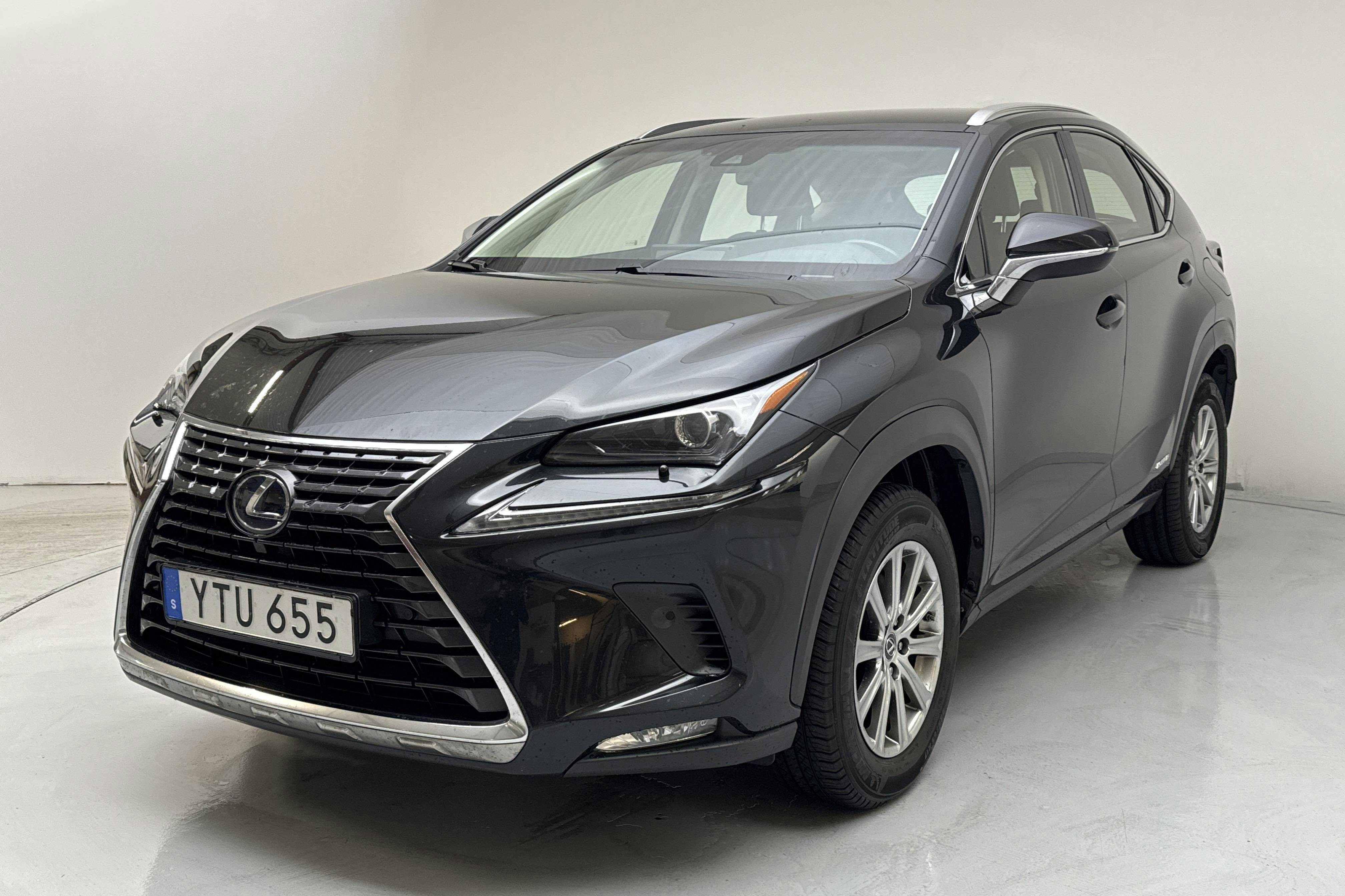 Lexus NX 300h AWD (197hk) - 16 373 mil - Automat - svart - 2019