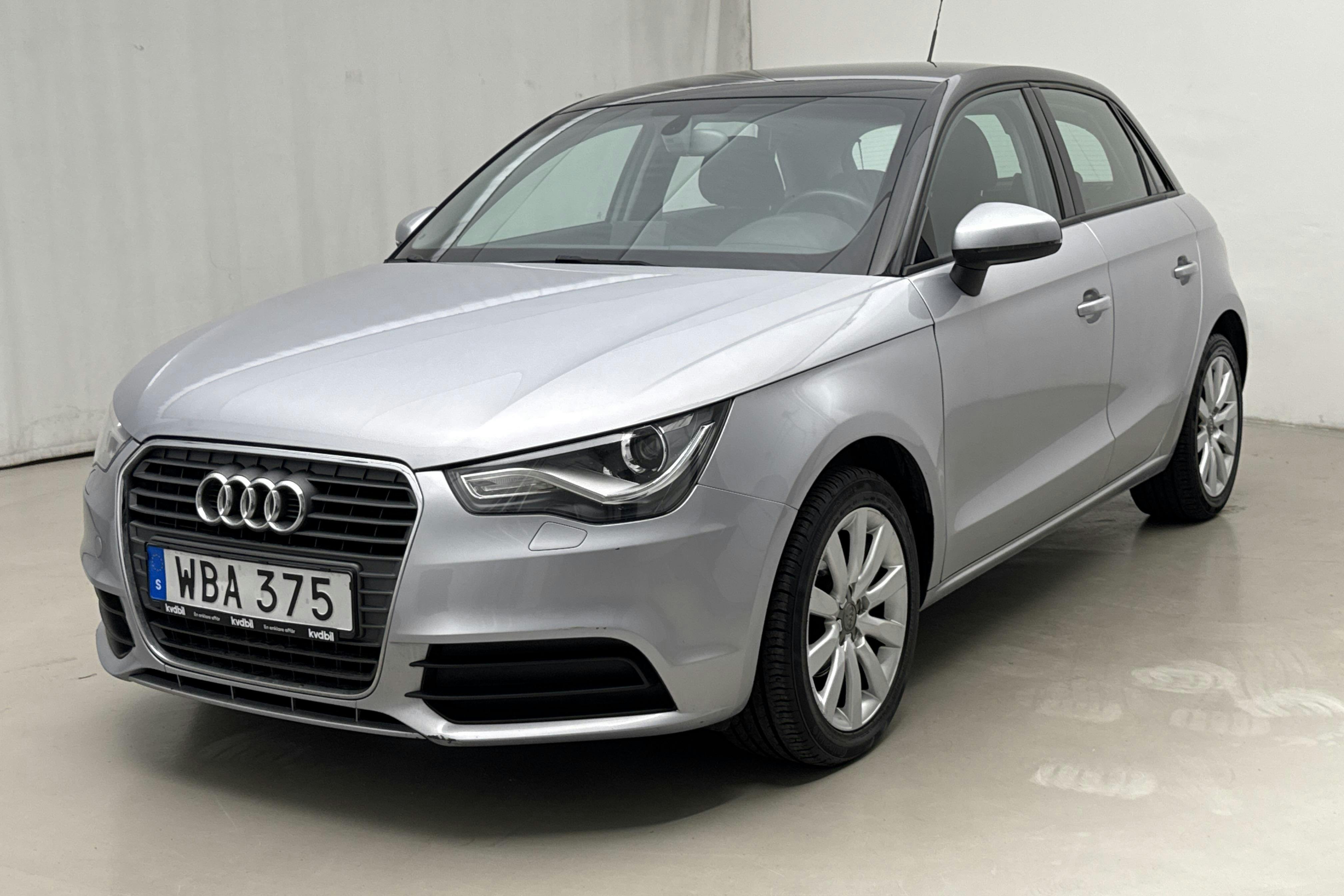 Audi A1 1.2 TFSI Sportback (86hk) - 8 611 mil - Manuell - silver - 2014