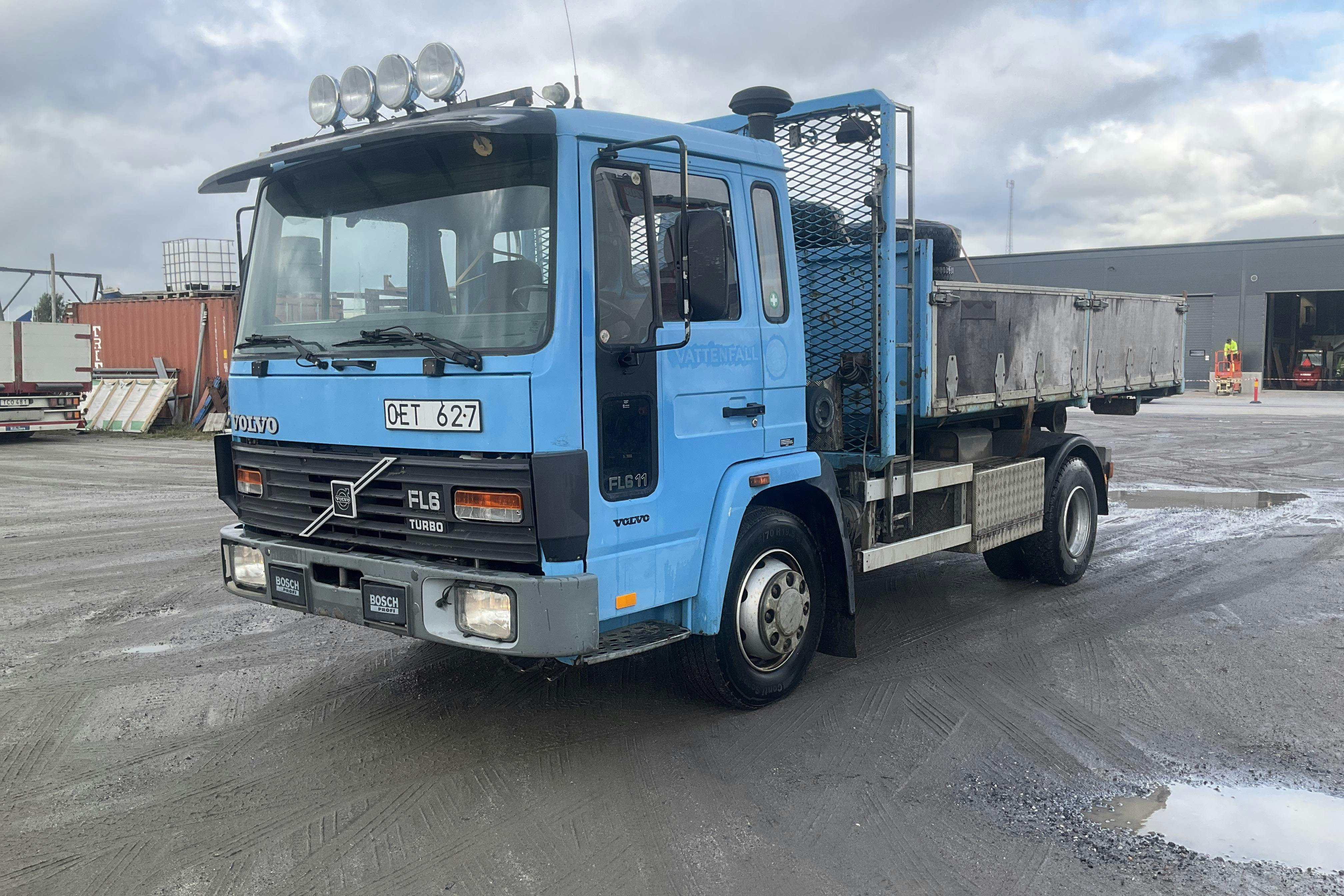 VOLVO FL 611 VOLVO FL 611 - 363 507 km - Manuell - blå - 1990