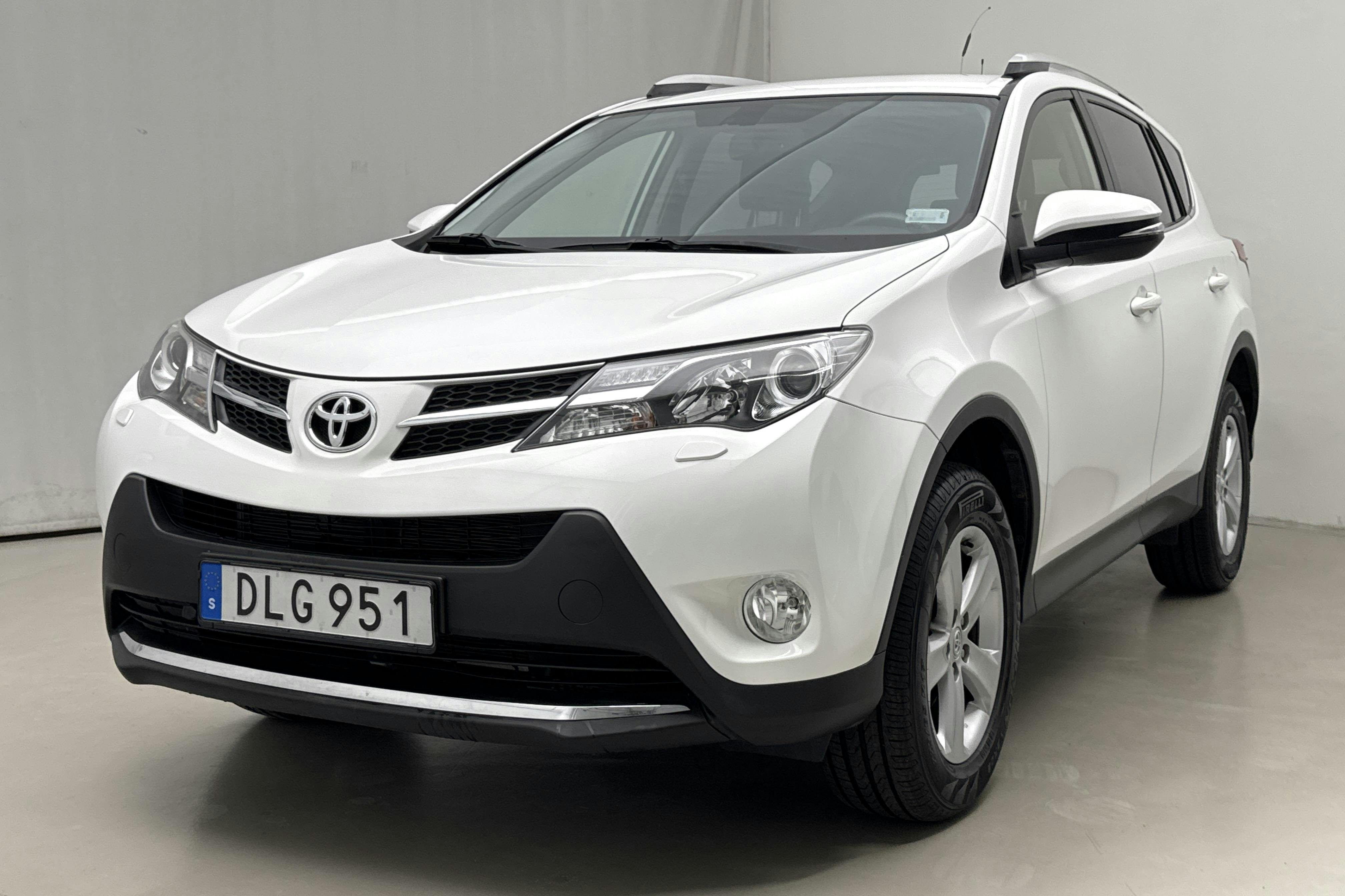 Toyota RAV4 2.2 D-4D D-CAT (150hk) - 59 860 km - Automatyczna - biały - 2015