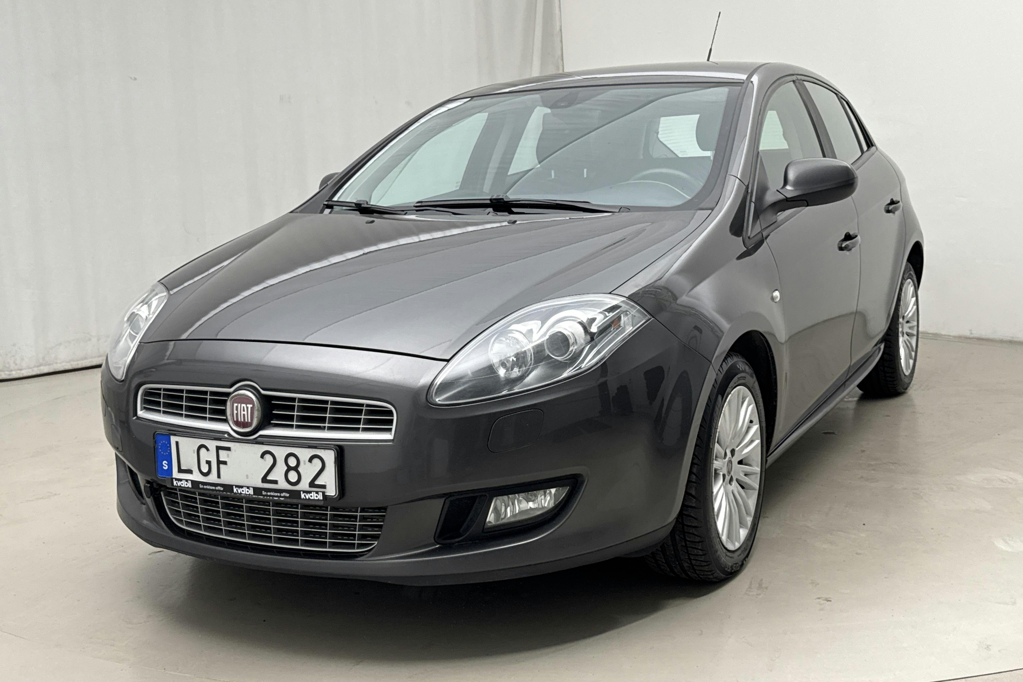 Fiat Bravo 1.6 MJT (105hk) - 14 402 mil - Manuell - grå - 2011