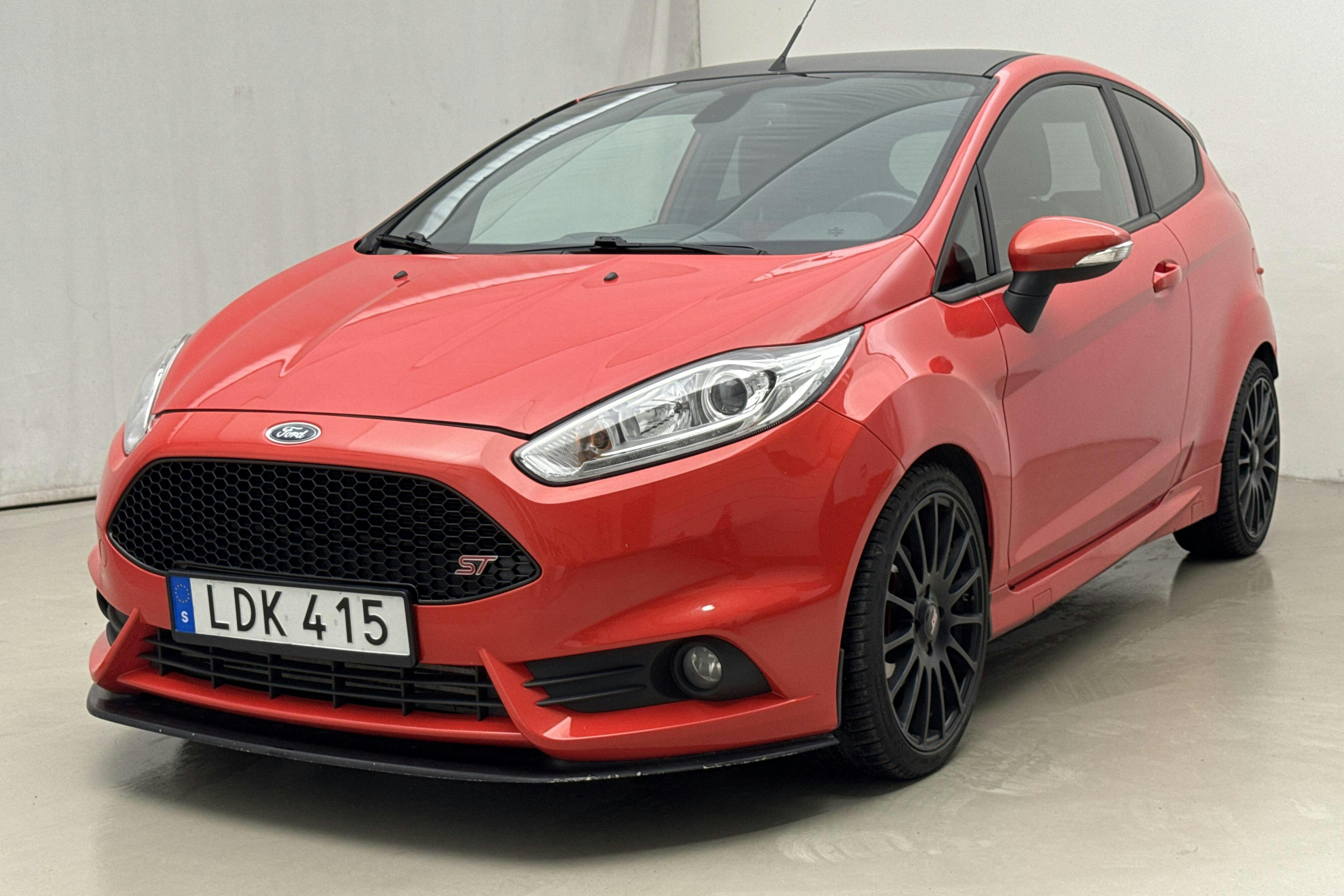 Ford Fiesta 1.6 ST 3dr (182hk) - 90 540 km - Manuaalinen - oranssi - 2016