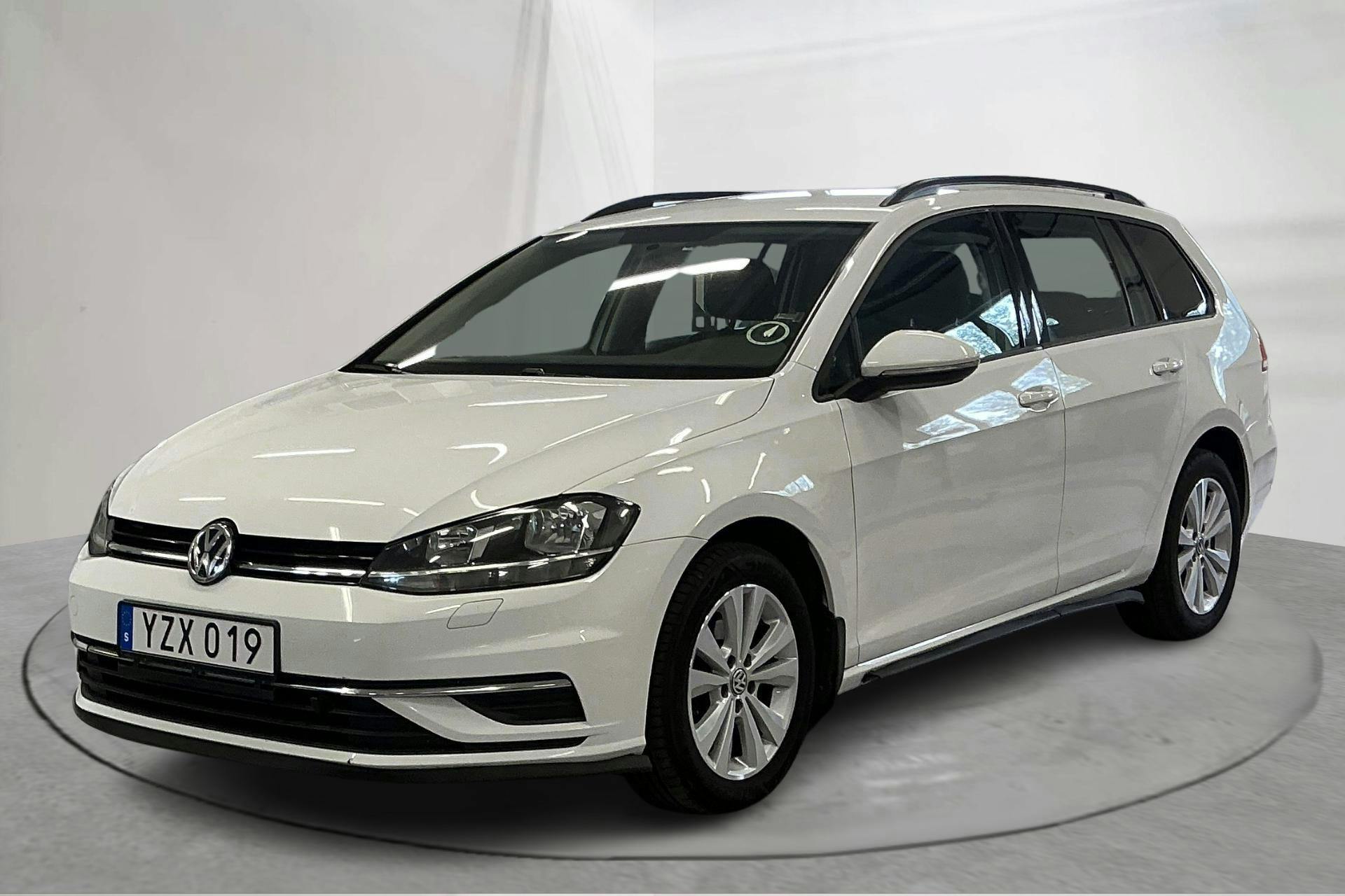 VW Golf VII 1.6 TDI Sportscombi (115hk) - 133 180 km - Manualna - biały - 2018