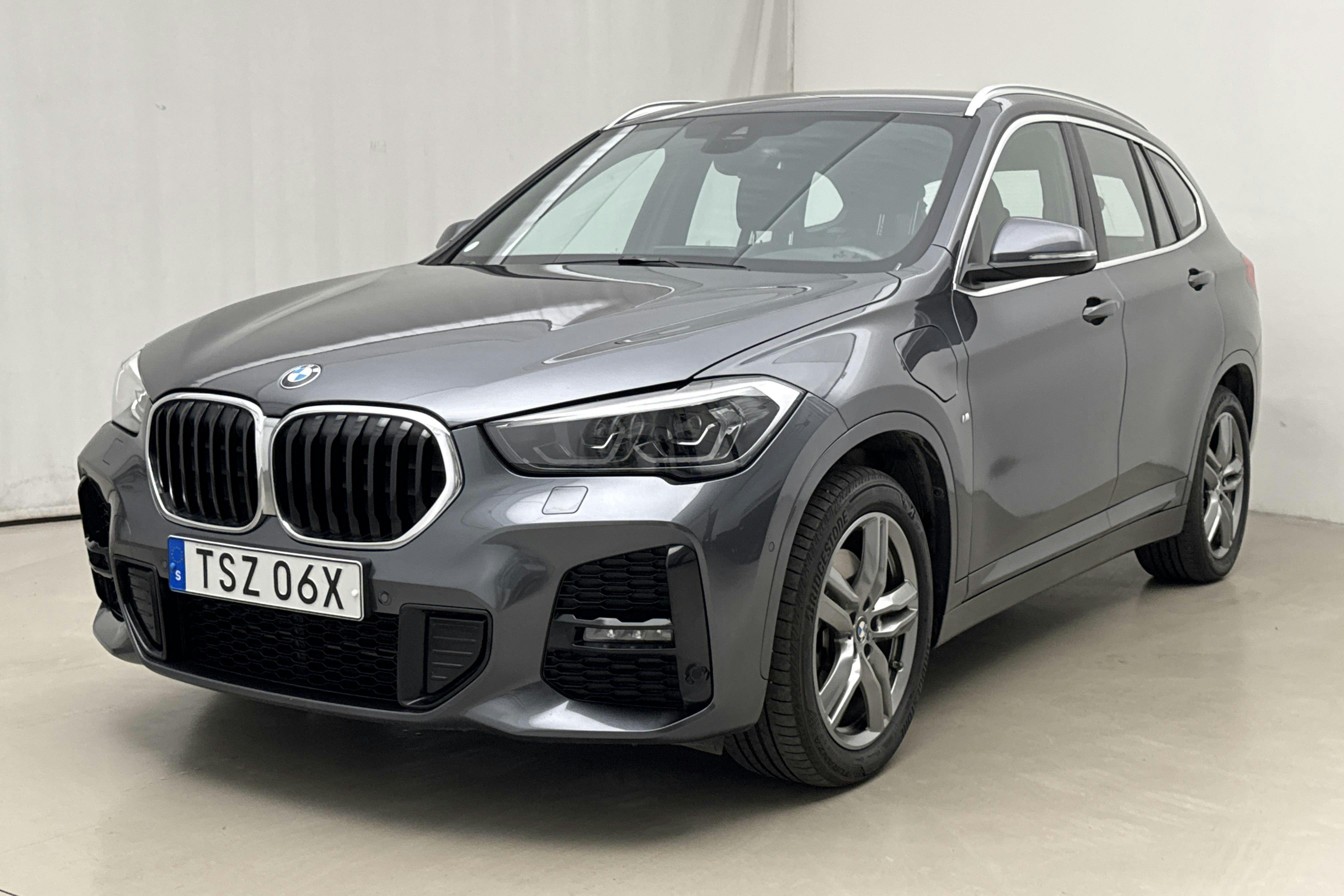 BMW X1 xDrive25e 9,7 kWh LCI, F48 (220hk) - 29 110 km - Automaattinen - harmaa - 2022