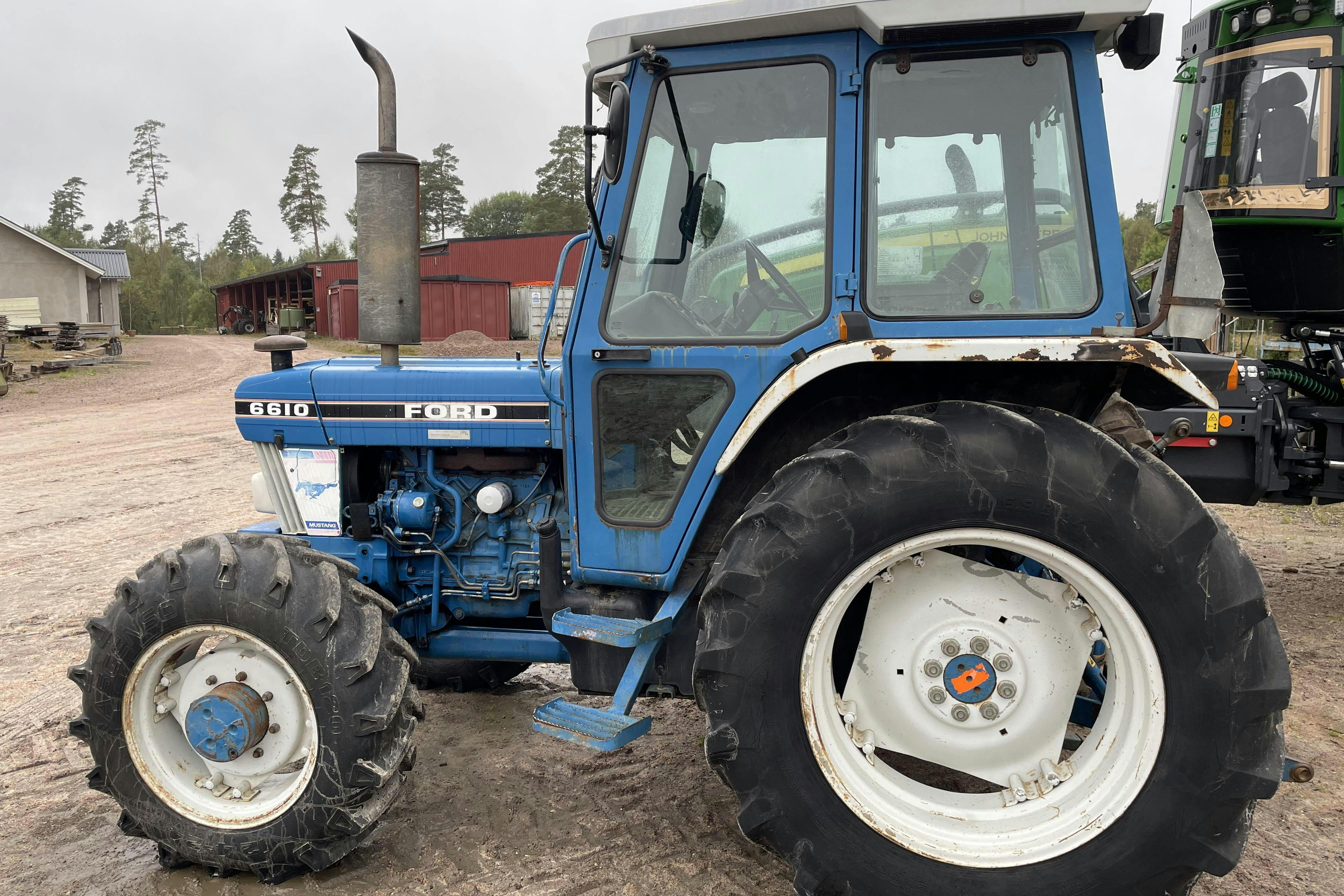 FORD 6610 4WD Traktor -  - Manuell - blå - 1987