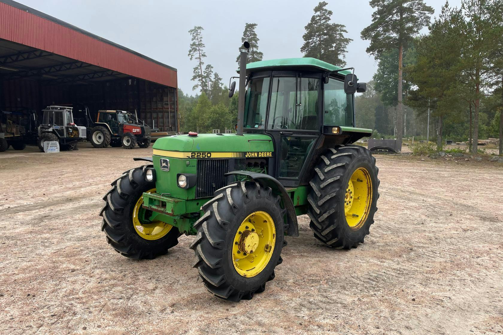 John Deere 2250 4WD Traktor -  - Manuell - grön - 1987