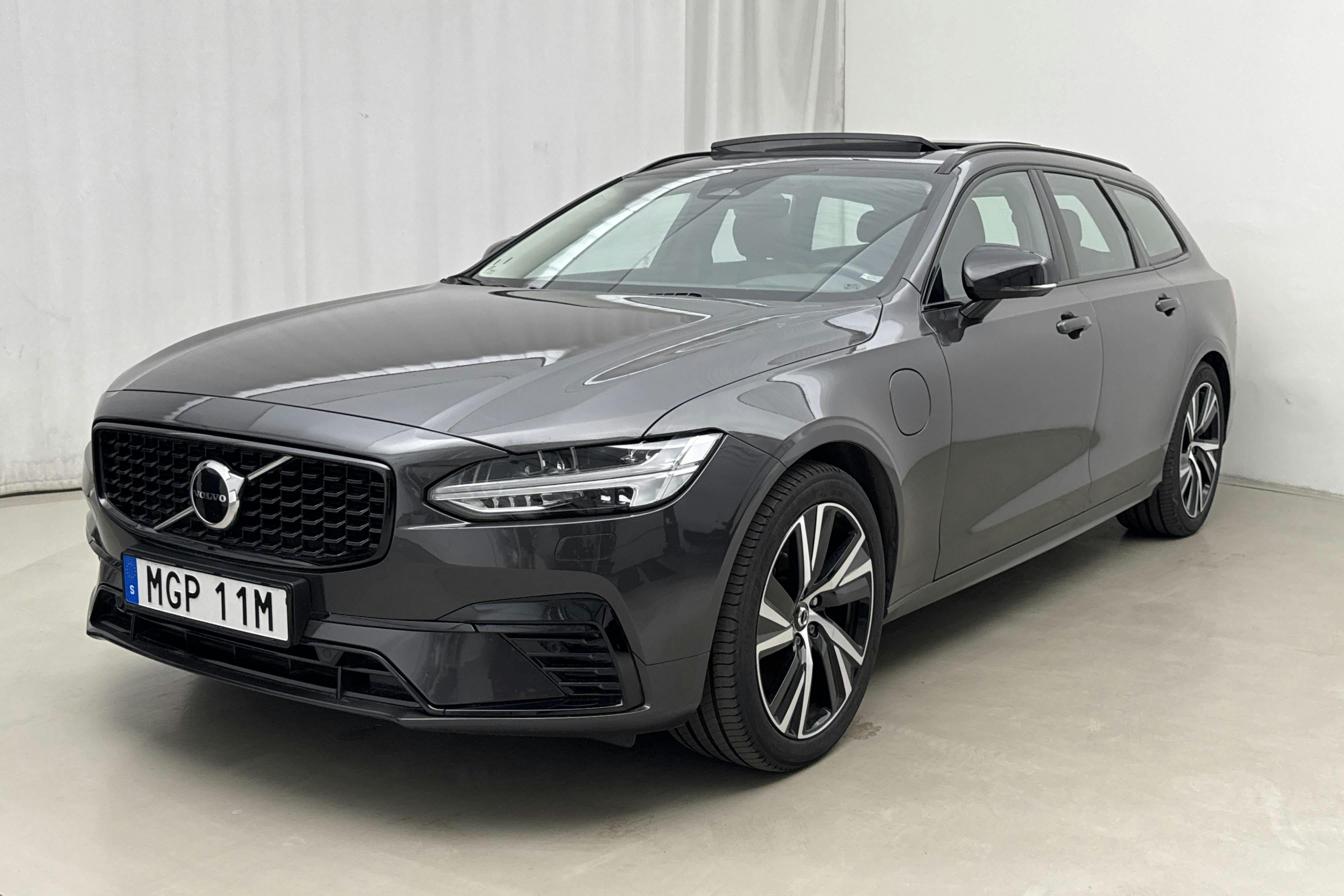 Volvo V90 T6 AWD Recharge (350hk) - 51 590 km - Automaattinen - harmaa - 2023
