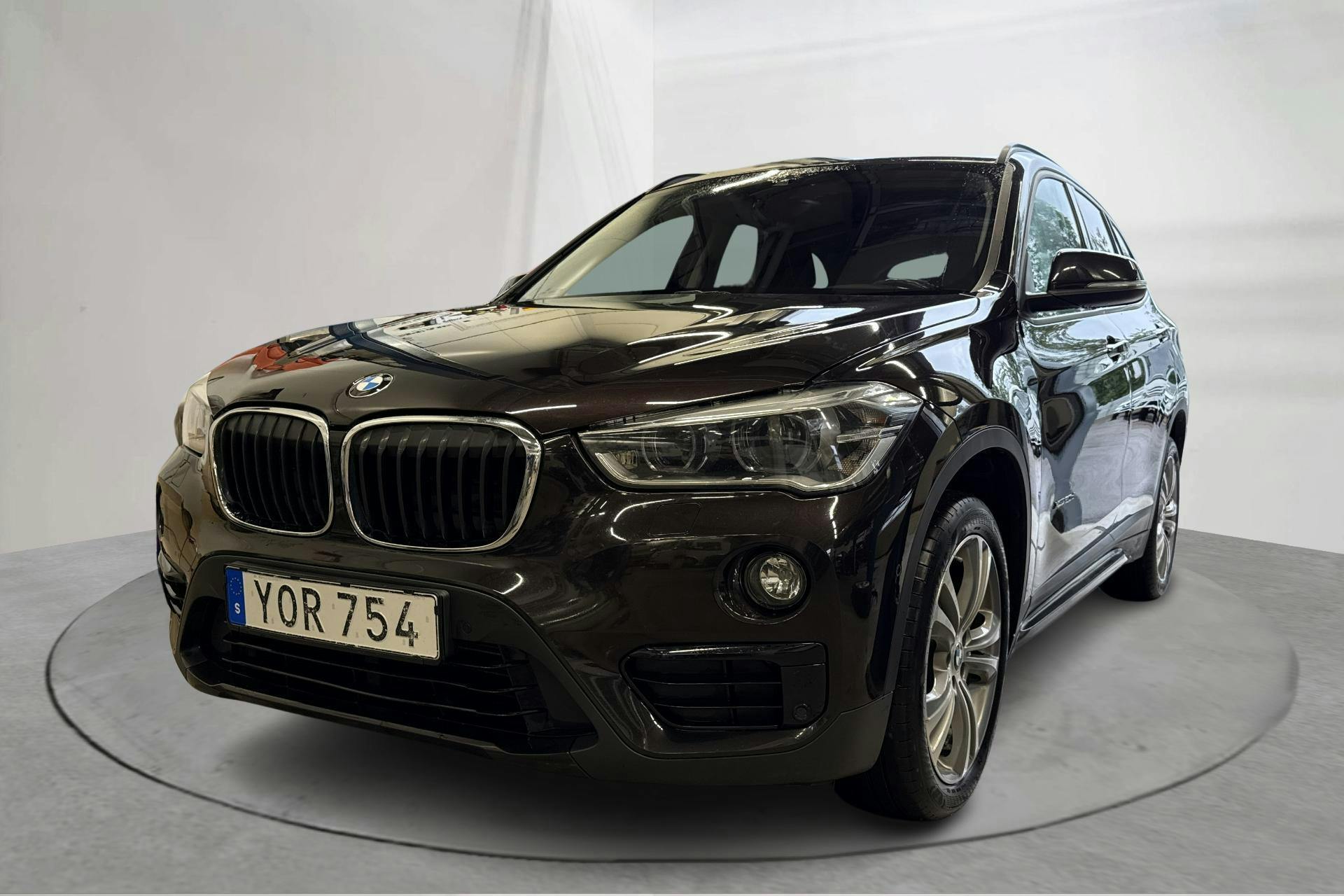 BMW X1 xDrive20d, F48 (190hk) - 196 100 km - Automaatne - pruun - 2018