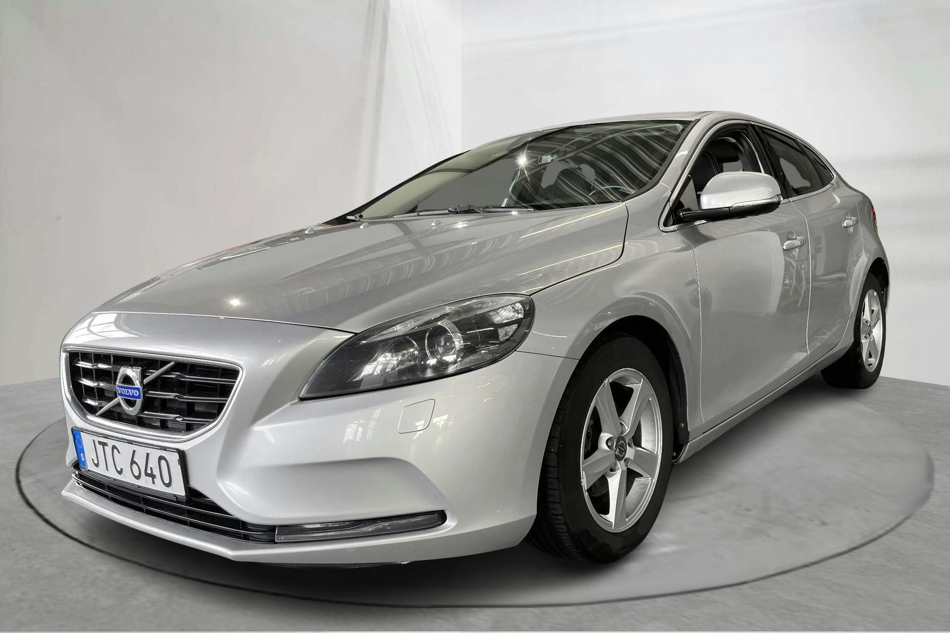 Volvo V40 D2 (115hk) - 240 930 km - Manual - Light Grey - 2013