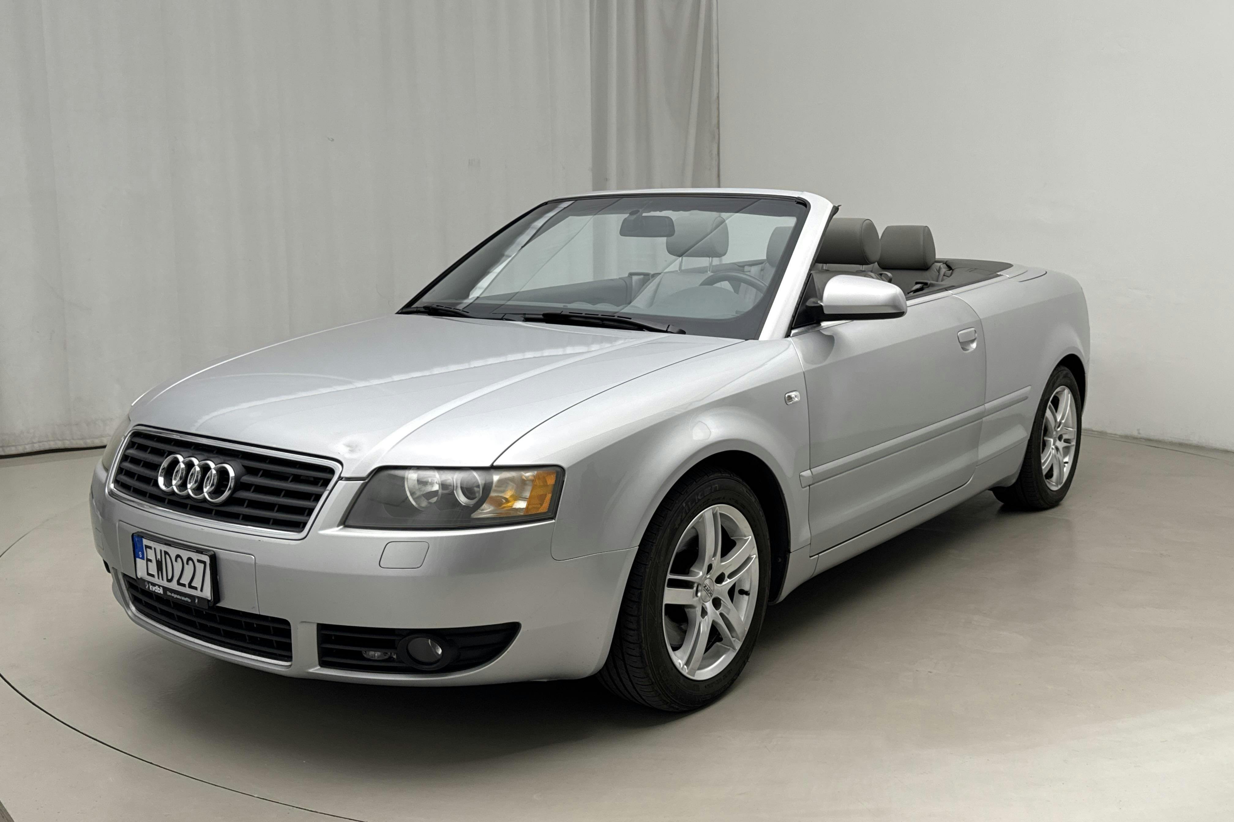 Audi A4 3.0 V6 Cabriolet (220hk) - 15 817 mil - Automat - silver - 2003