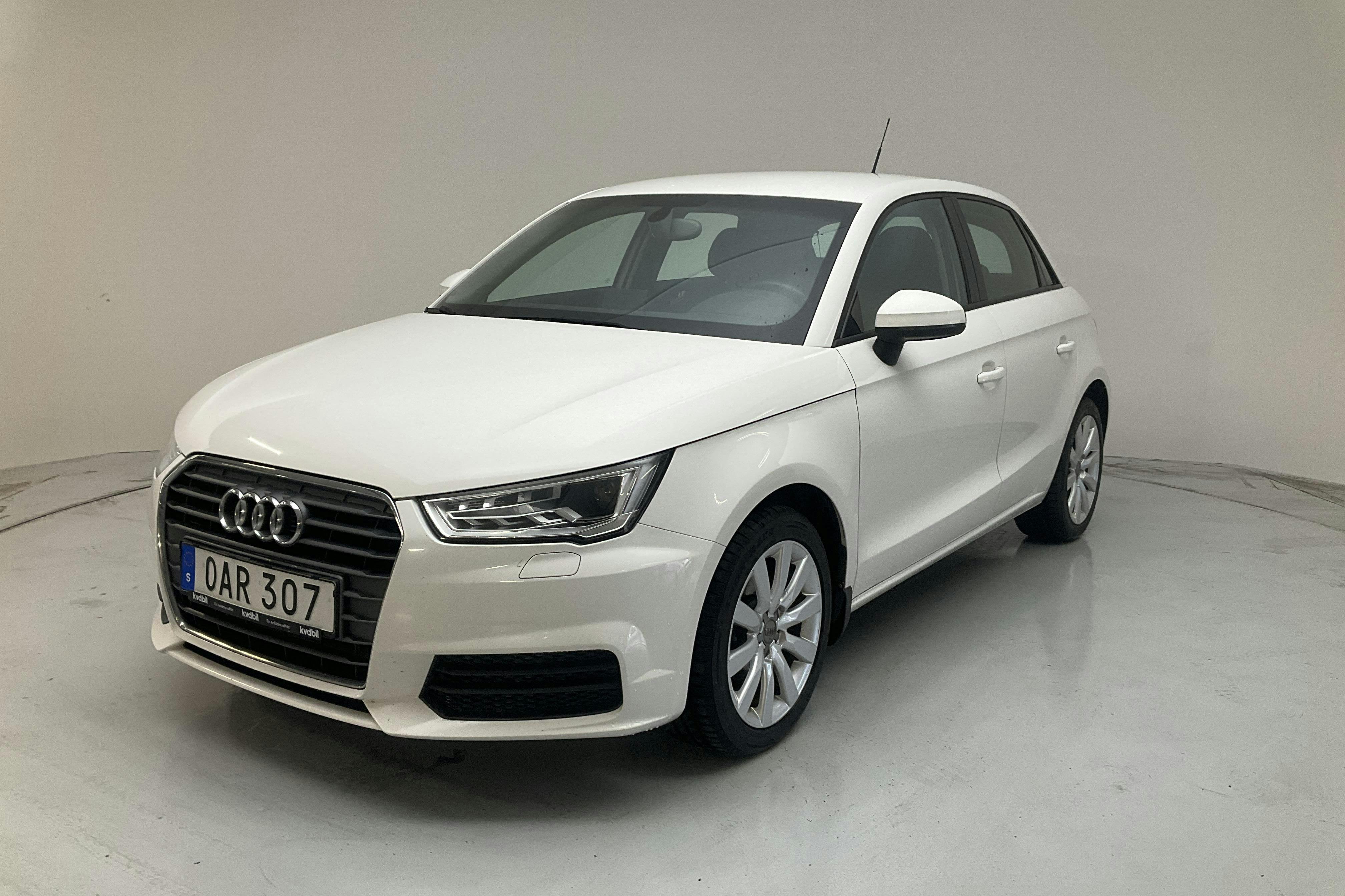 Audi A1 1.0 TFSI Sportback (95hk) - 6 733 mil - Manuell - vit - 2016