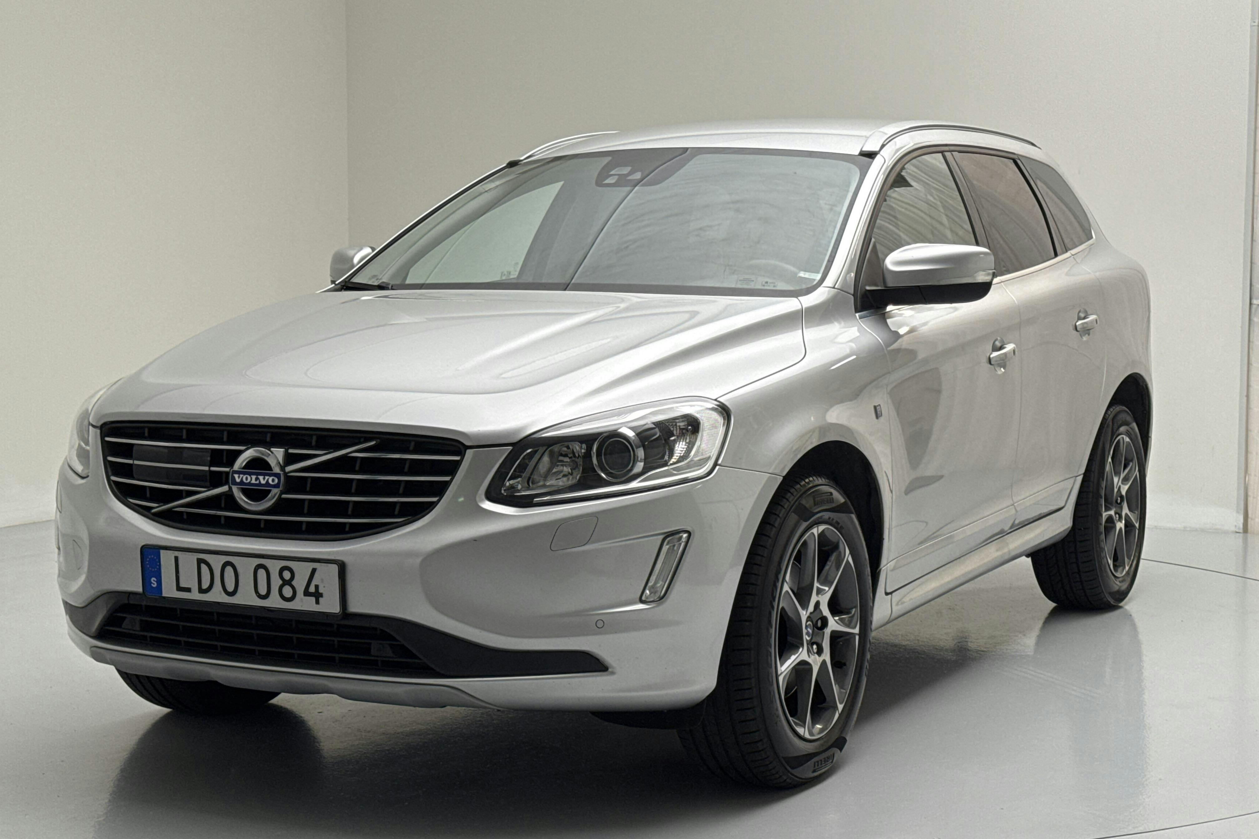 Volvo XC60 D4 2WD (190hk) - 16 481 mil - Automat - silver - 2016
