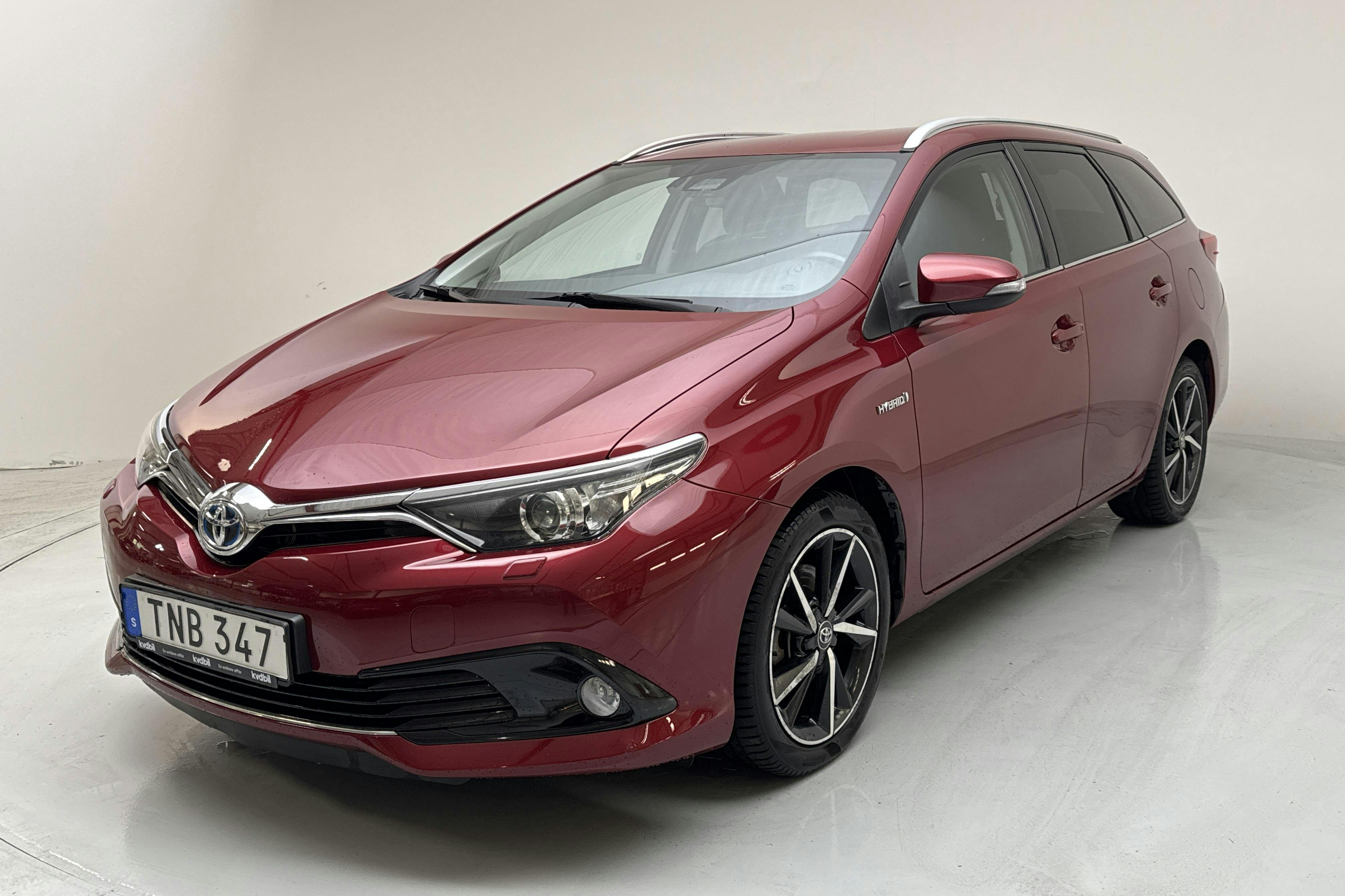 Toyota Auris 1.8 HSD Touring Sports (99hk) - 83 950 km - Automaatne - punane - 2017