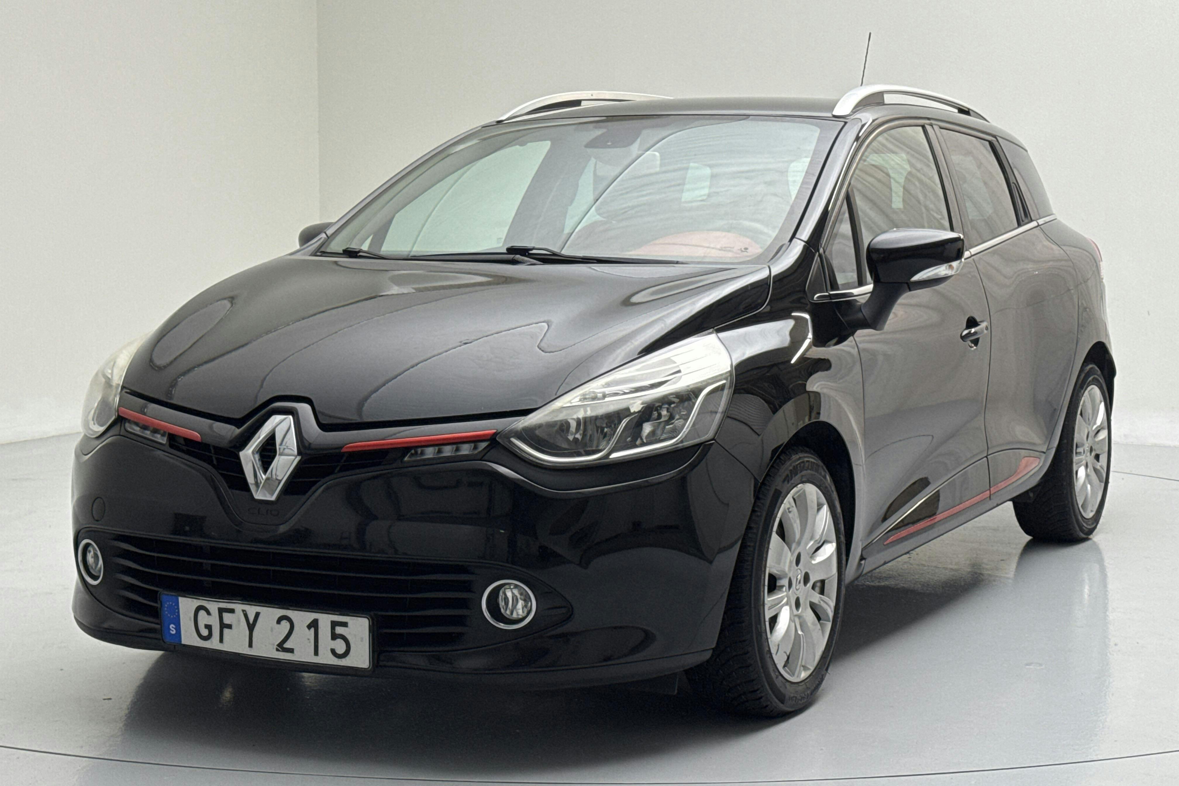 Renault Clio IV 0.9 TCe 90 Sports Tourer (90hk) - 10 175 mil - Manuell - svart - 2015