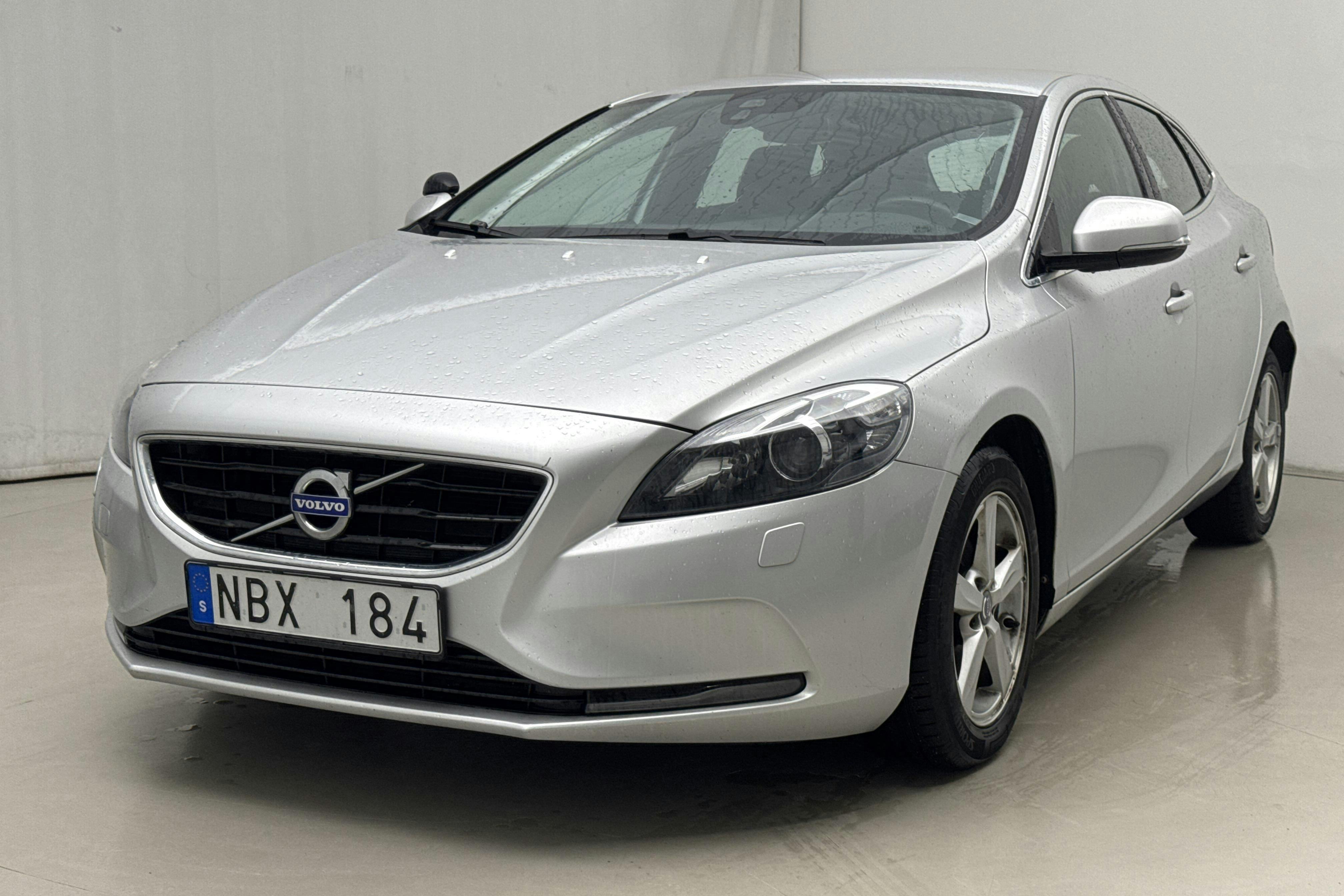 Volvo V40 D2 (115hk) - 157 680 km - Manual - Light Grey - 2013
