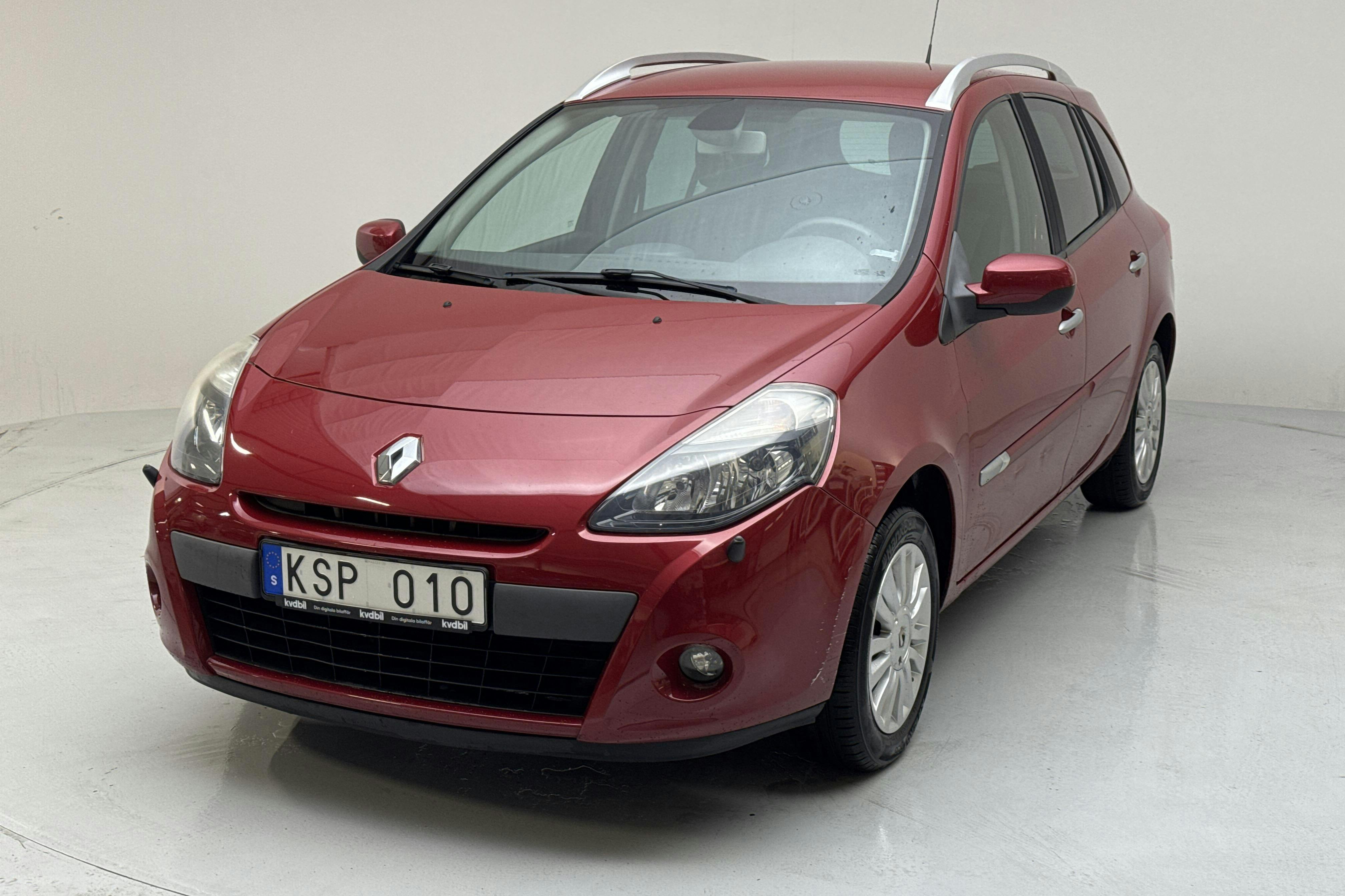 Renault Clio III 1.2 TCE 100 Sport Tourer (101hk) - 8 809 mil - Manuell - röd - 2010