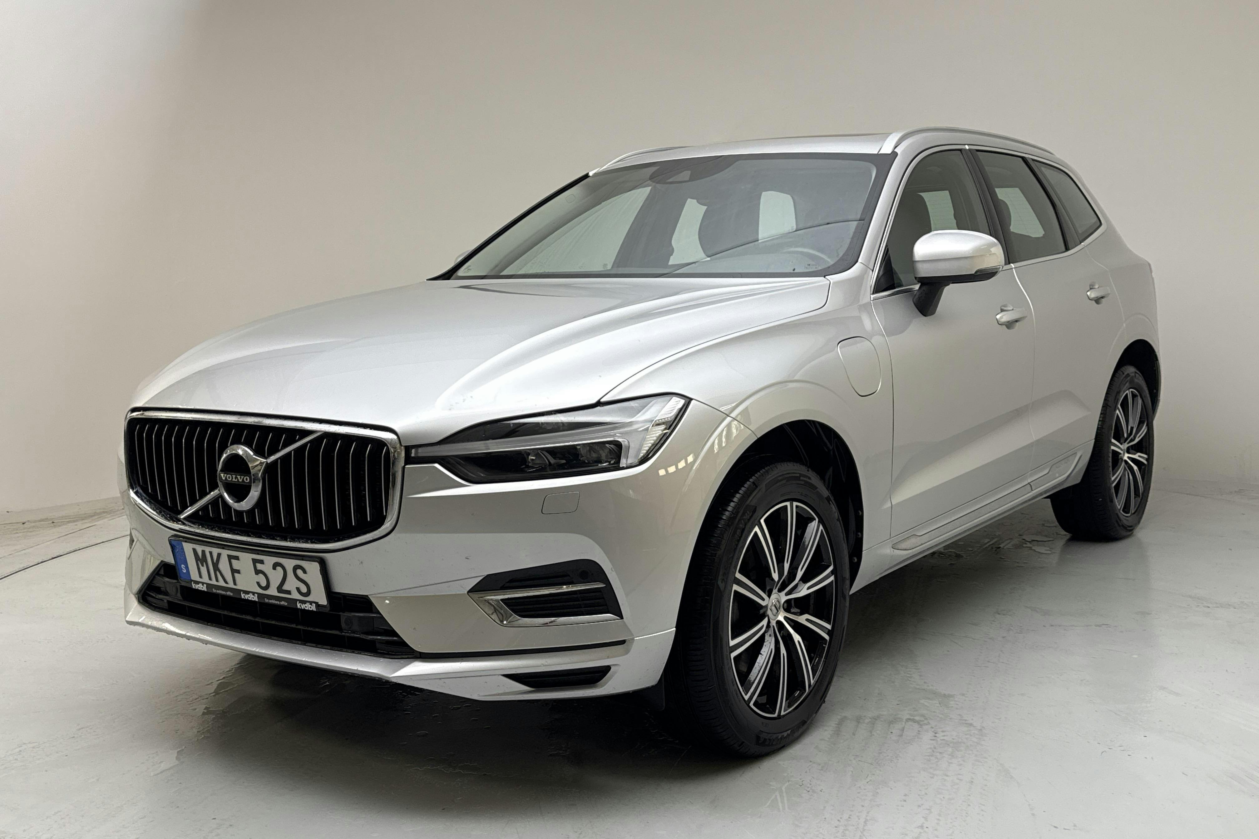 Volvo XC60 T8 AWD Recharge (390hk) - 6 919 mil - Automat - silver - 2021