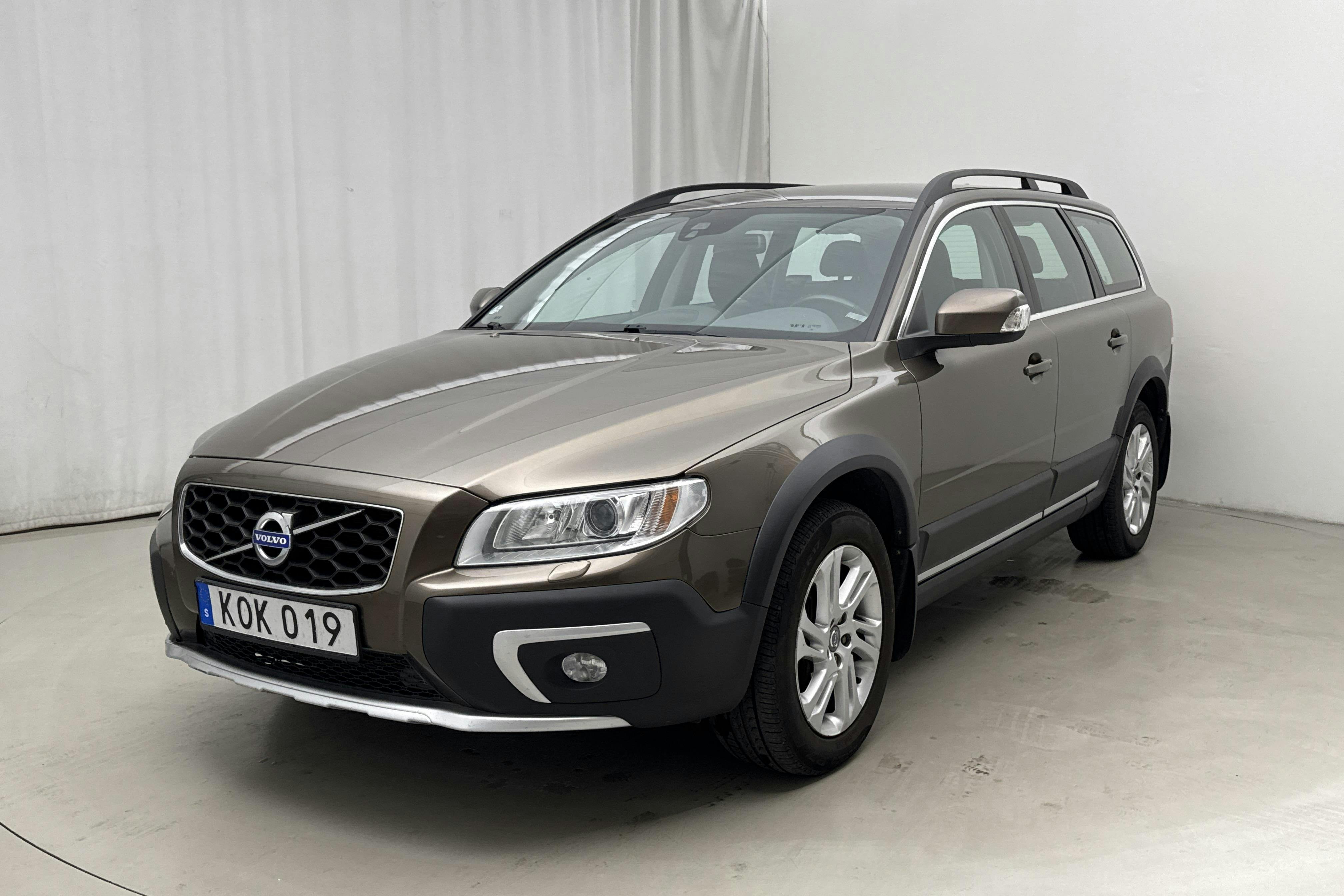 Volvo XC70 II D4 AWD (181hk) - 145 950 km - Automaatne - pruun - 2015