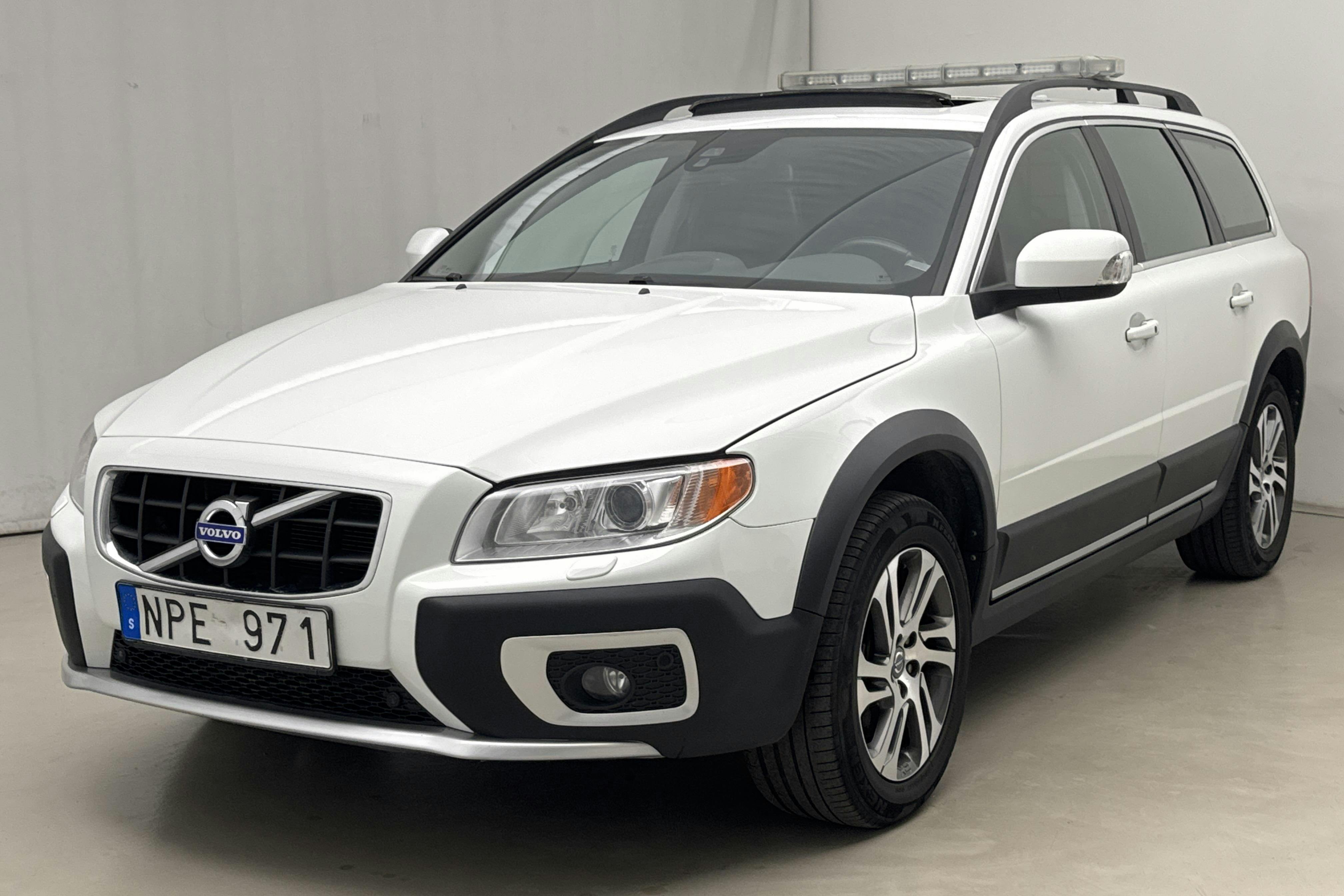 Volvo XC70 II D4 AWD (163hk) - 296 960 km - Automaatne - valge - 2013