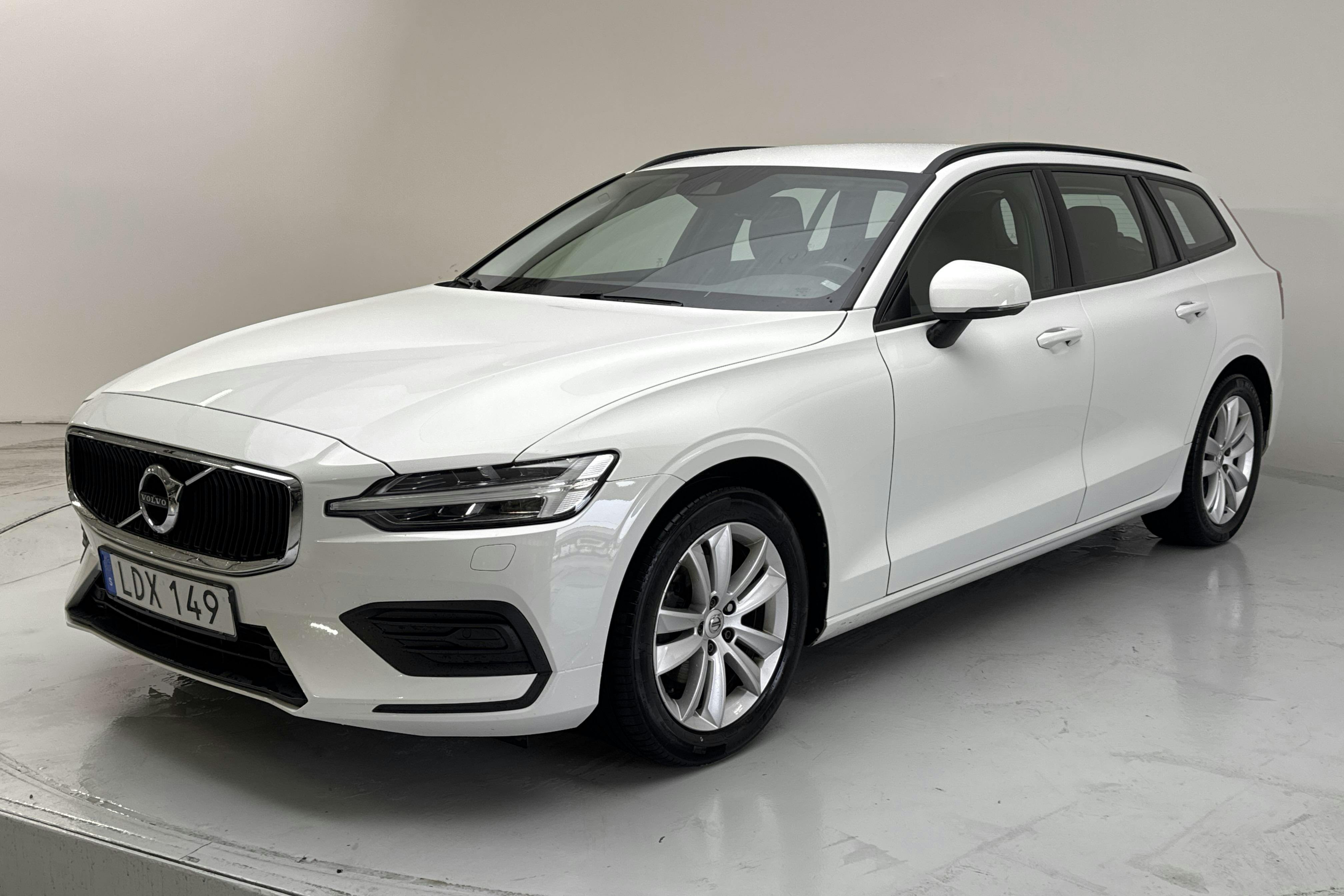 Volvo V60 D3 (150hk) - 95 200 km - Käsitsi - valge - 2019