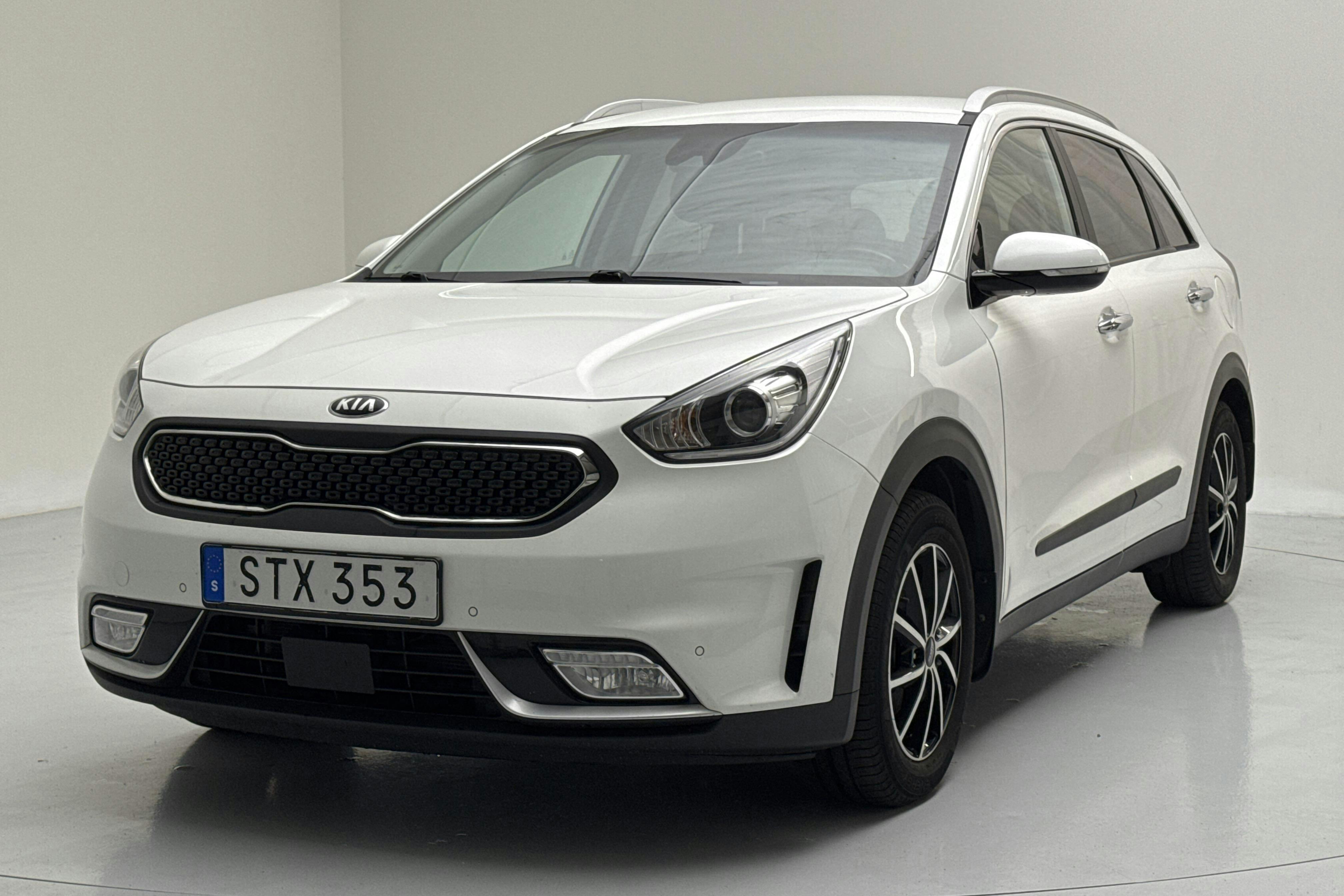 KIA Niro Hybrid 1.6 (141hk) - 8 808 mil - Automat - vit - 2019