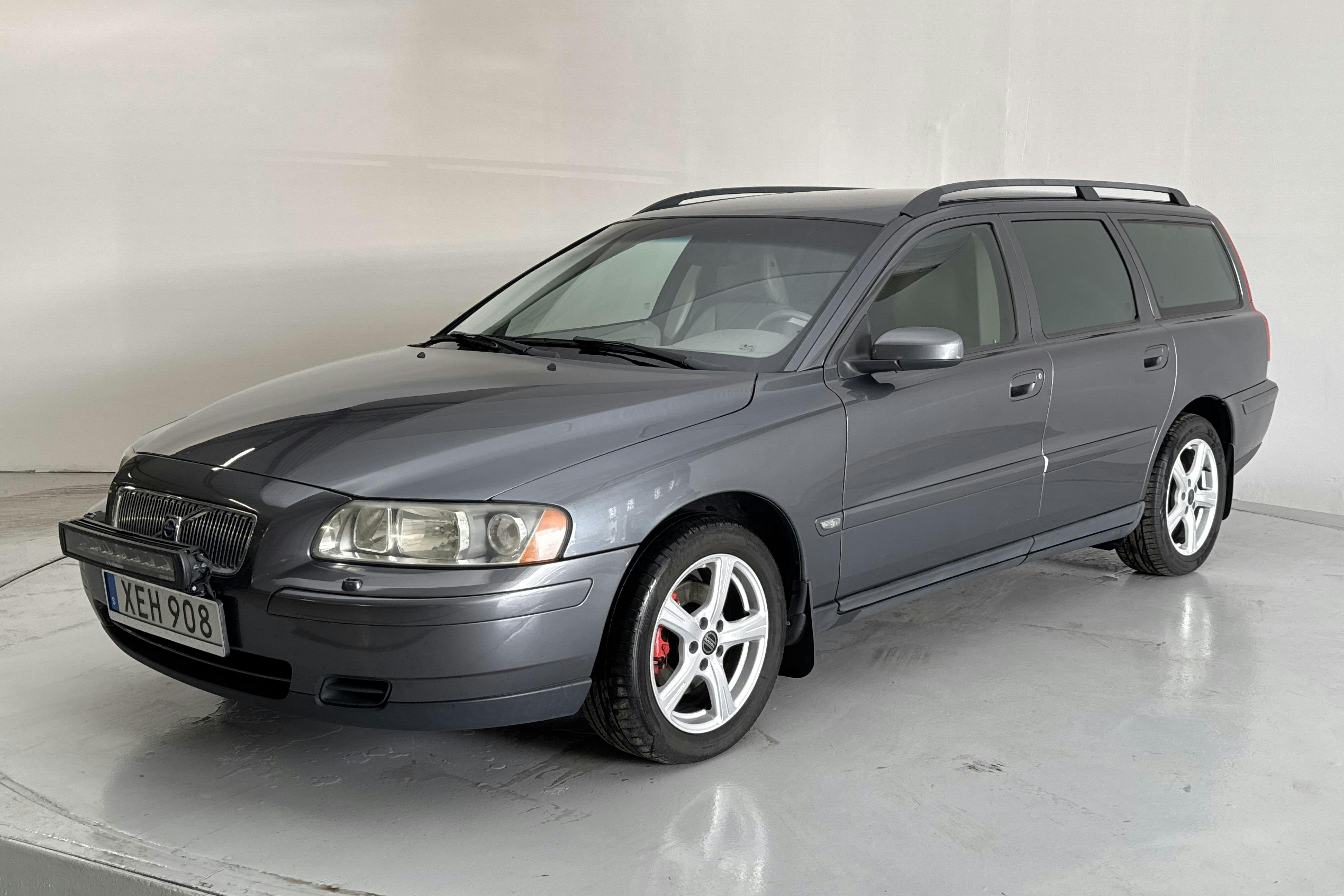 Volvo V70 2.4 (140hk) - 187 470 km - Manual - gray - 2006