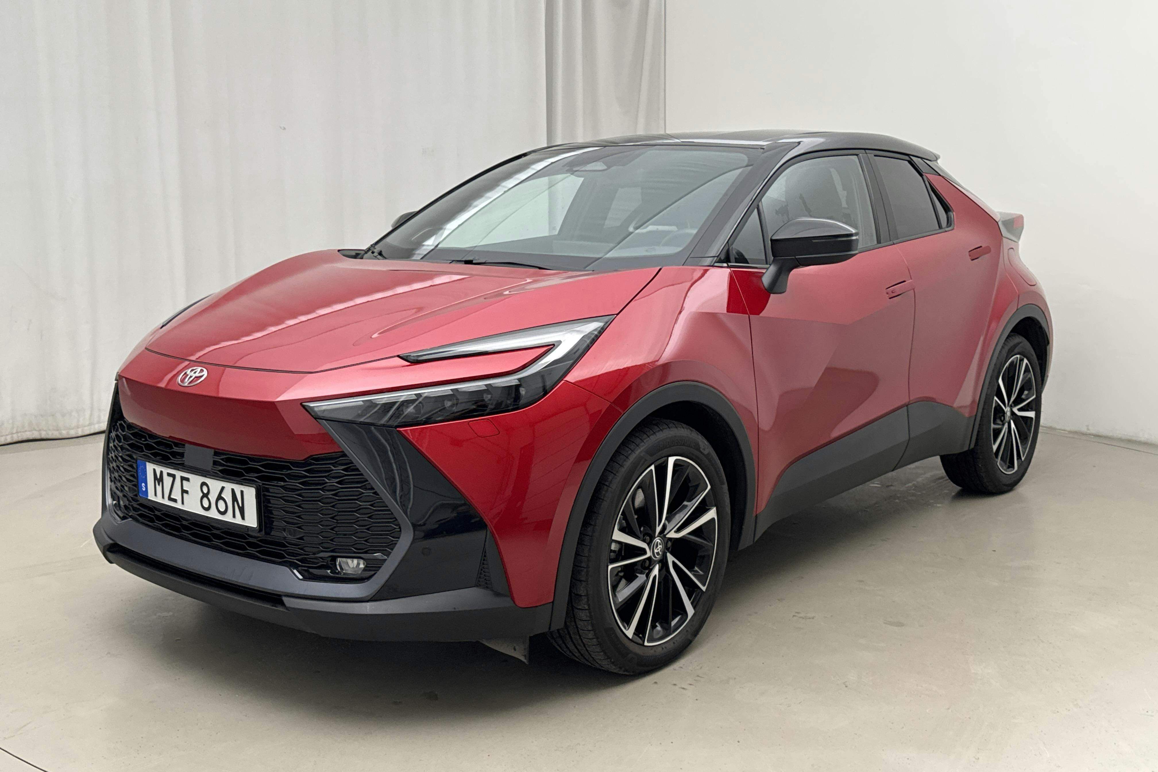 Toyota C-HR 2.0 Laddhybrid (223hk) - 538 mil - Automat - röd - 2024