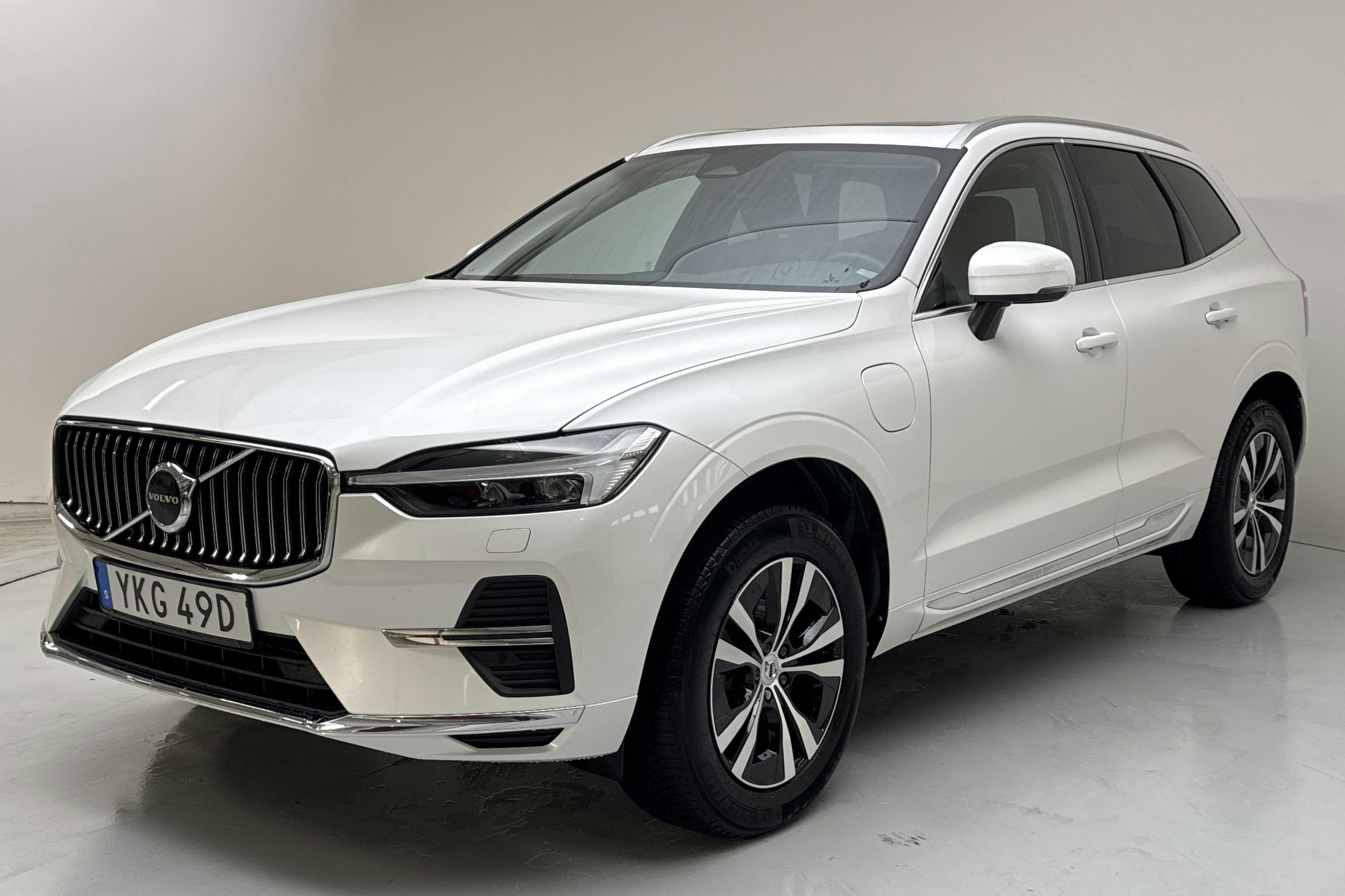 Volvo XC60 T6 AWD Recharge (350hk) - 96 890 km - Automaatne - valge - 2023