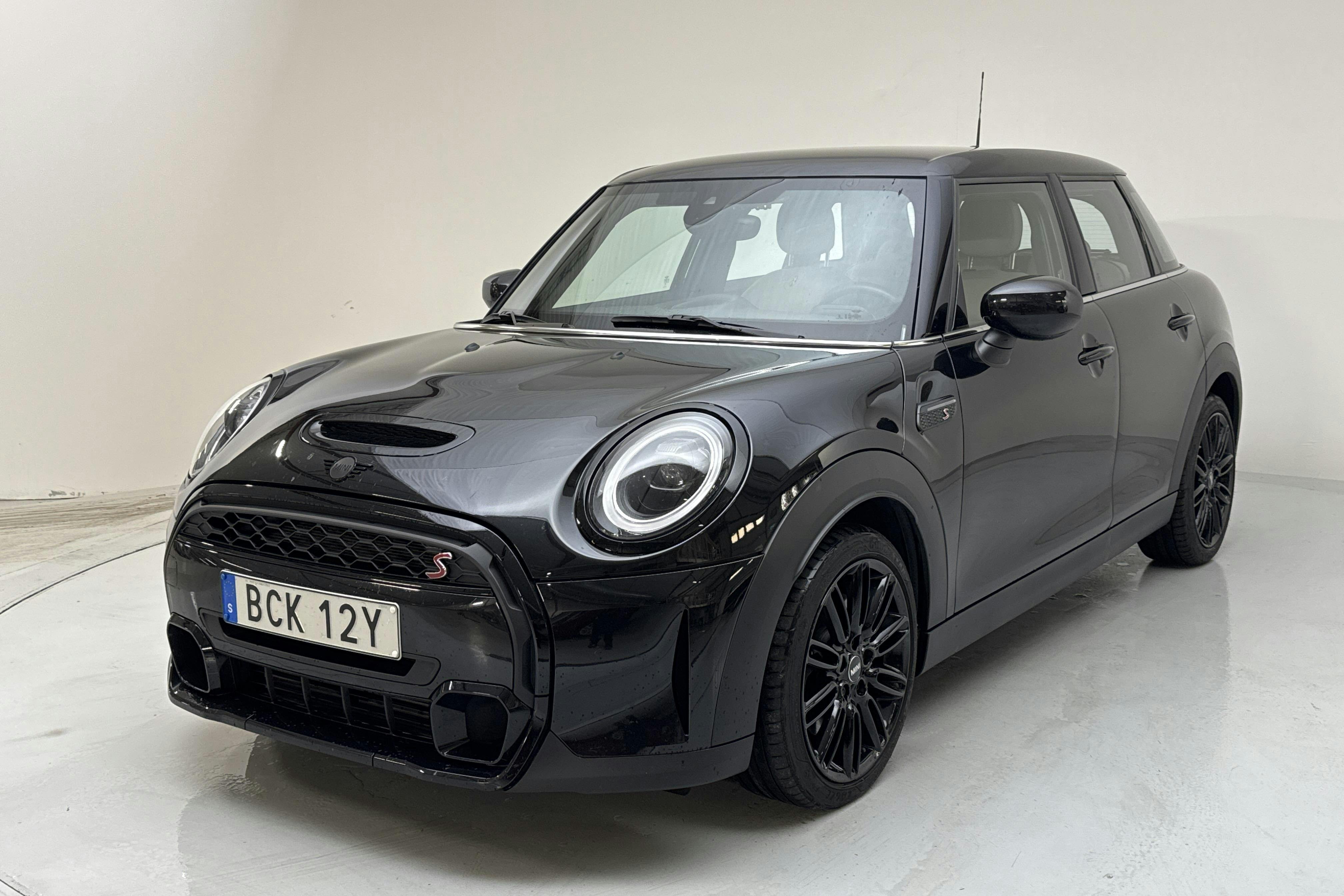 MINI Cooper S Hatch 5dr, F55 LCI (178hk) - 48 930 km - Automaatne - must - 2024