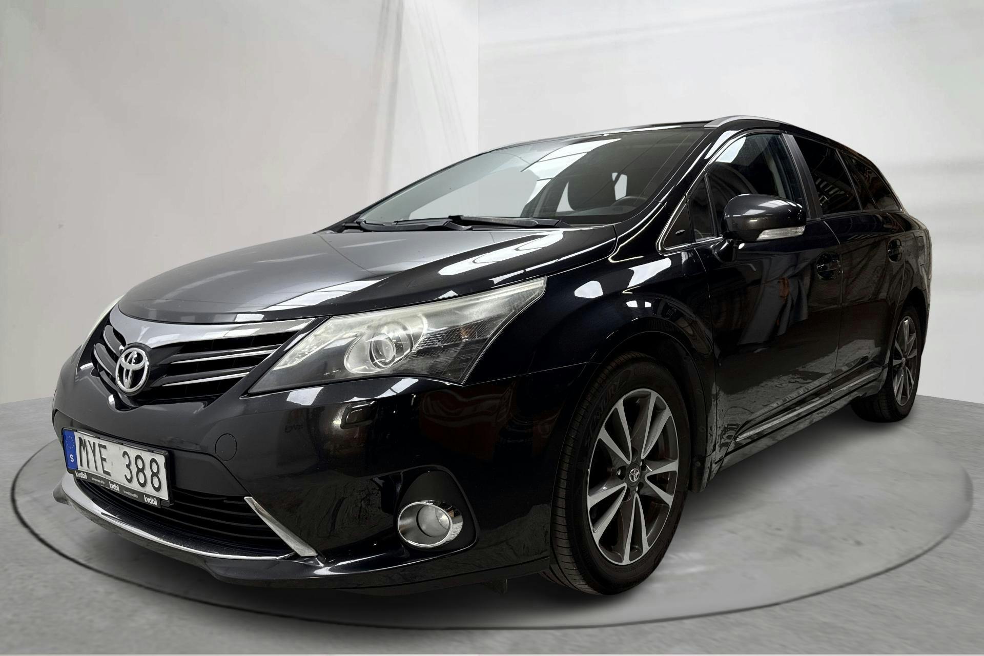 Toyota Avensis 2.0 D-4D Kombi (124hk) - 200 660 km - Manualna - czarny - 2012